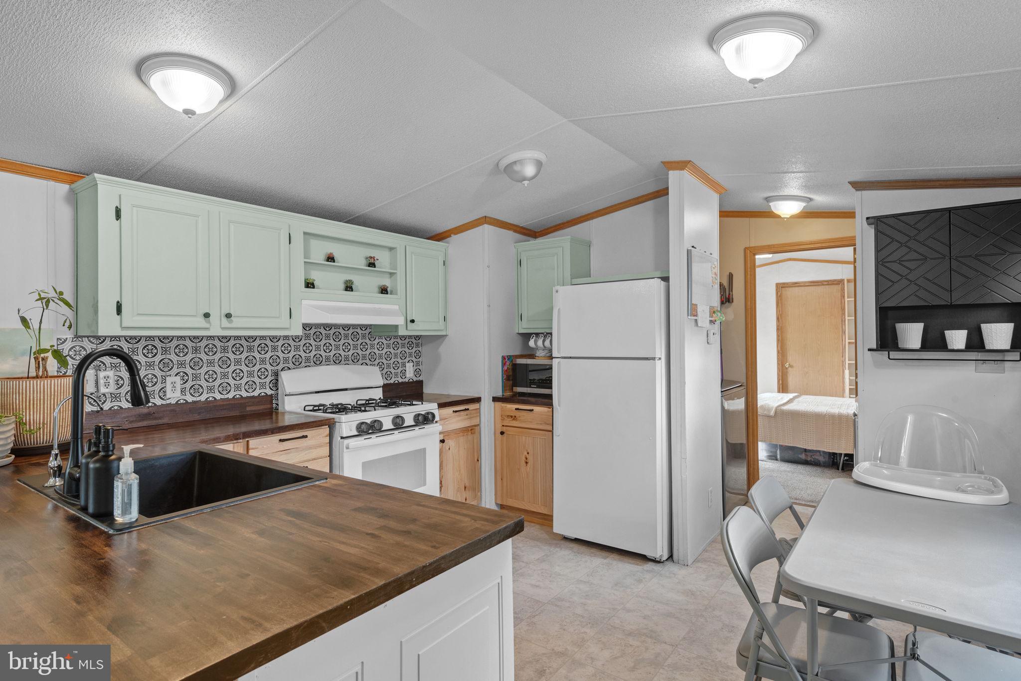 OAK KNOLL ESTATES - Residential