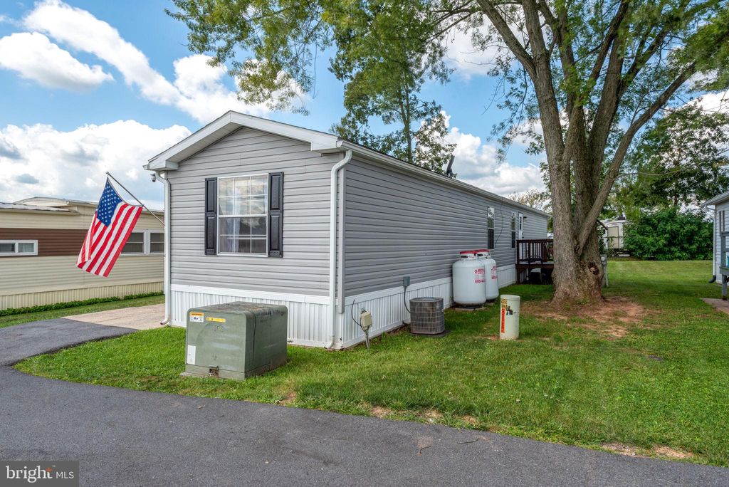 Photo of 4 Oak Knoll Est., ELIZABETHTOWN, PA 17022 (MLS # PADA2048566)