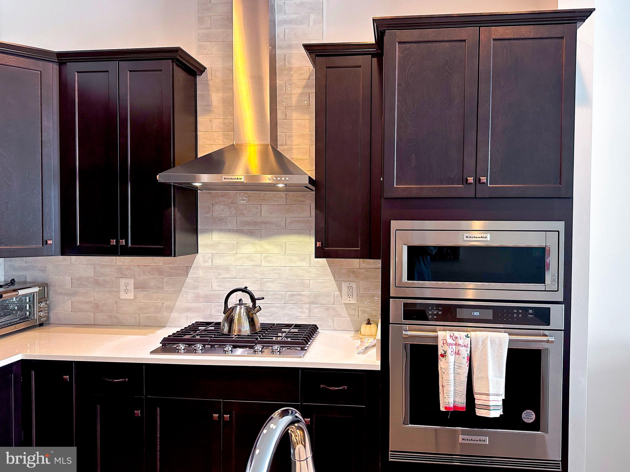 CADENCE AT LANSDOWNE - Residential