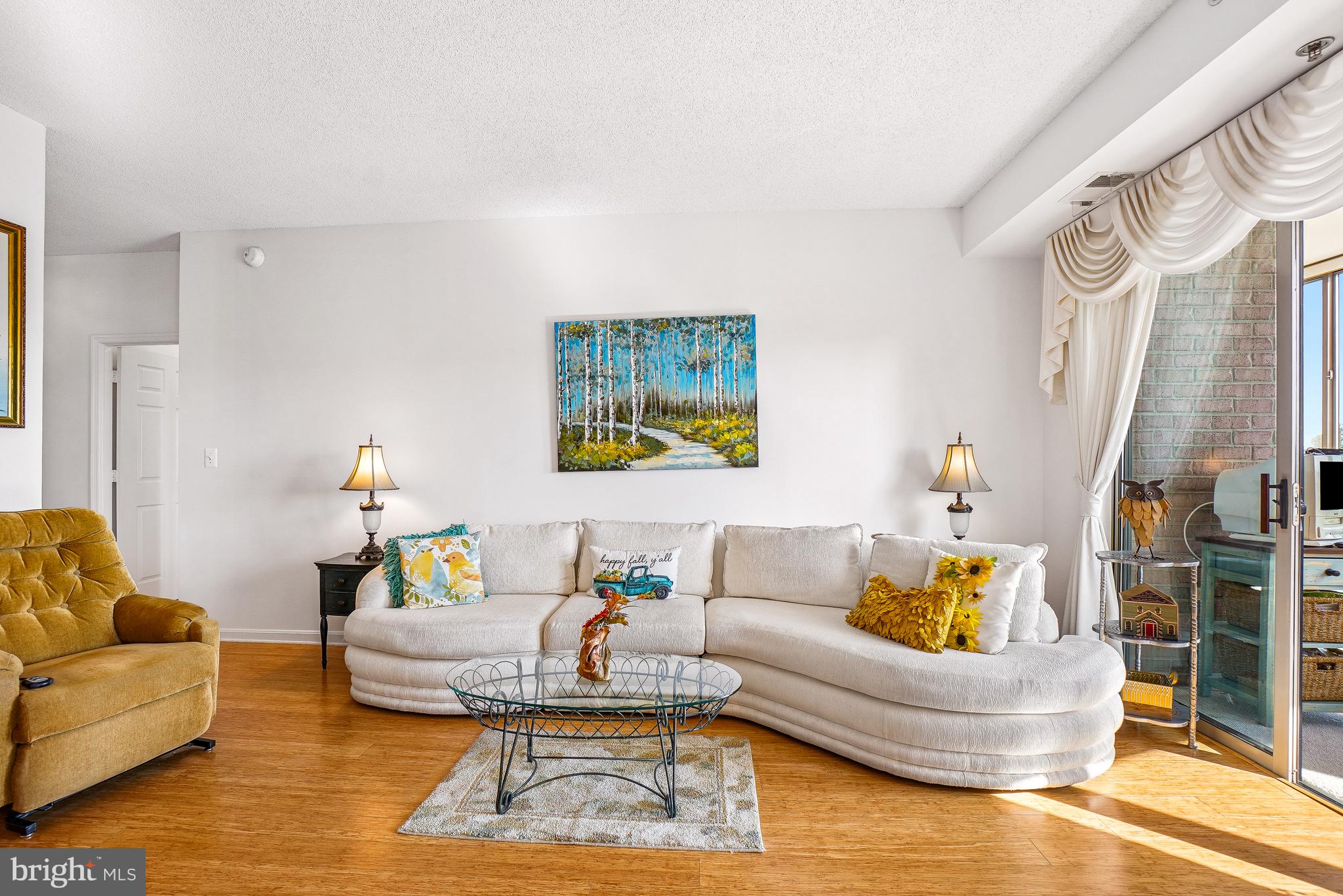VANTAGE POINT EAST @ LEISURE WORLD - Residential
