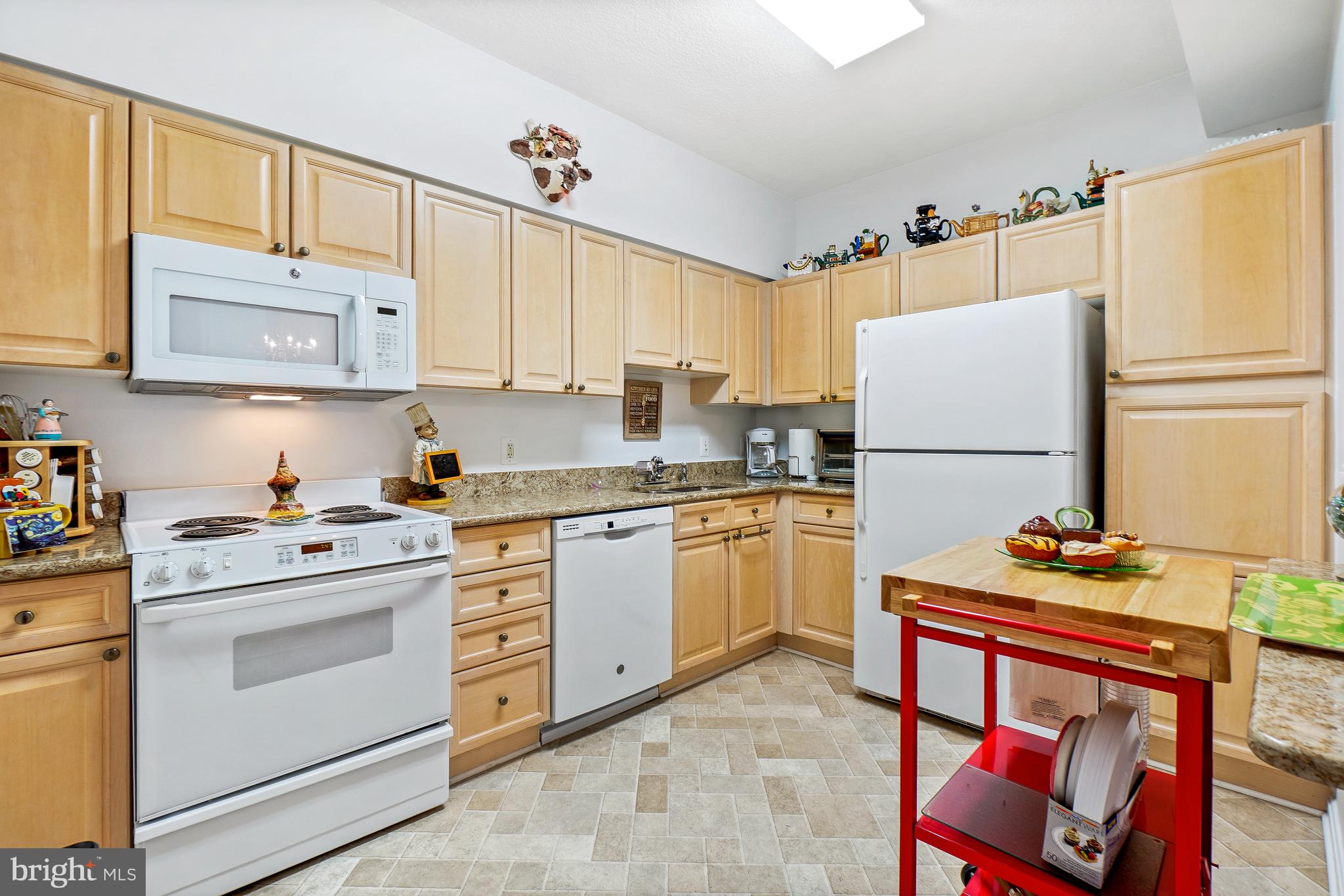 VANTAGE POINT EAST @ LEISURE WORLD - Residential