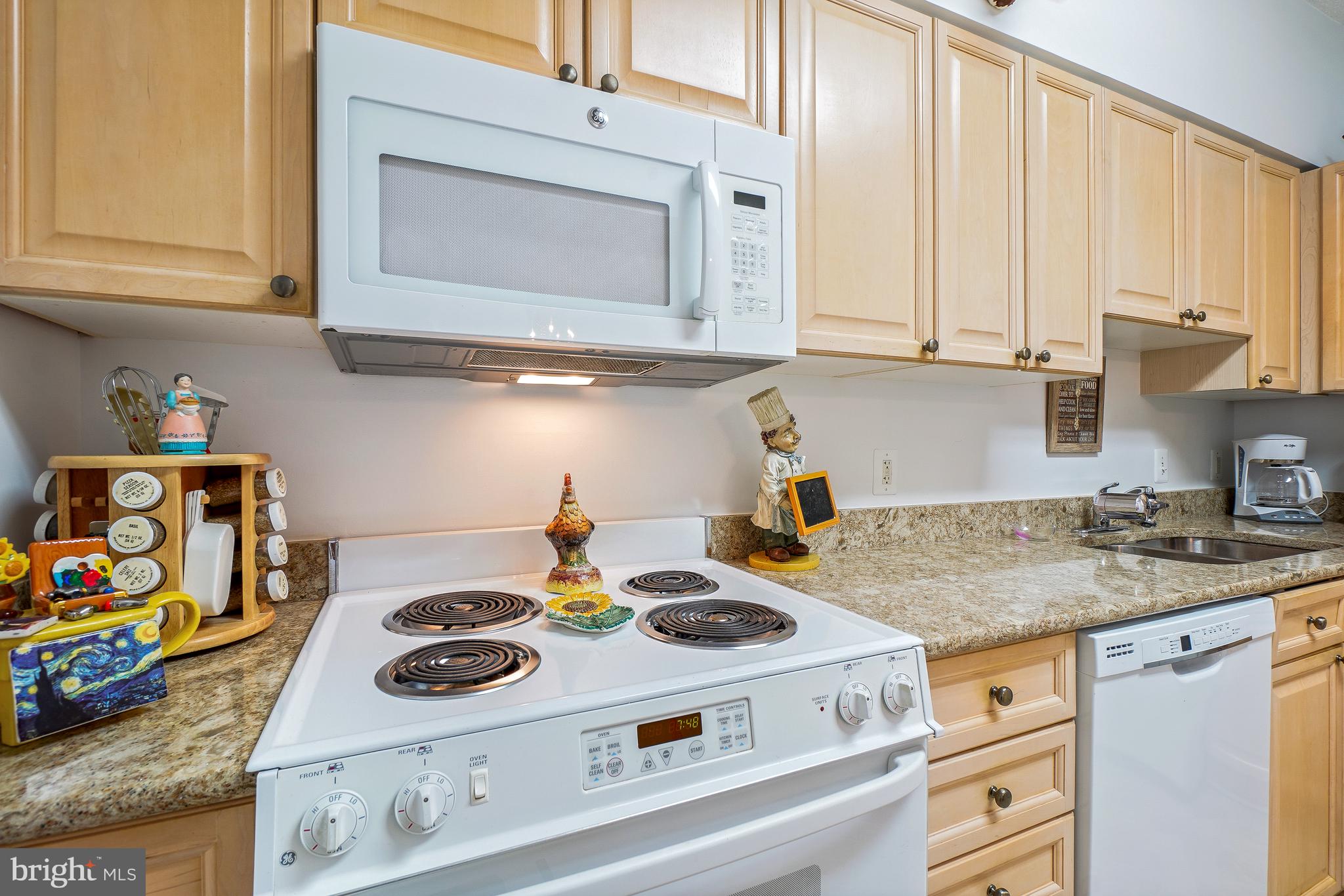 VANTAGE POINT EAST @ LEISURE WORLD - Residential