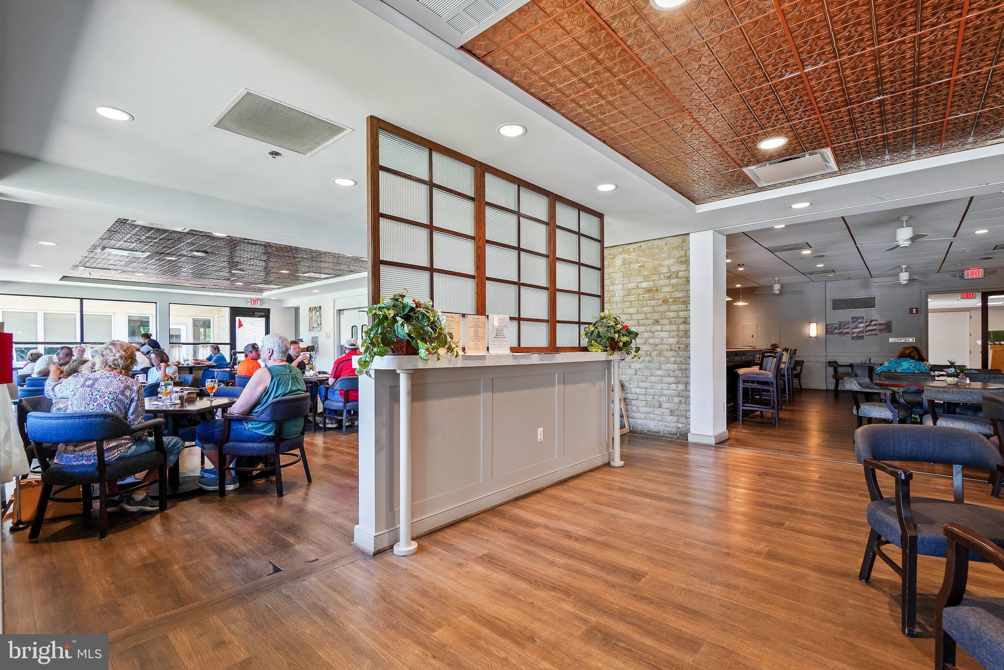 VANTAGE POINT EAST @ LEISURE WORLD - Residential
