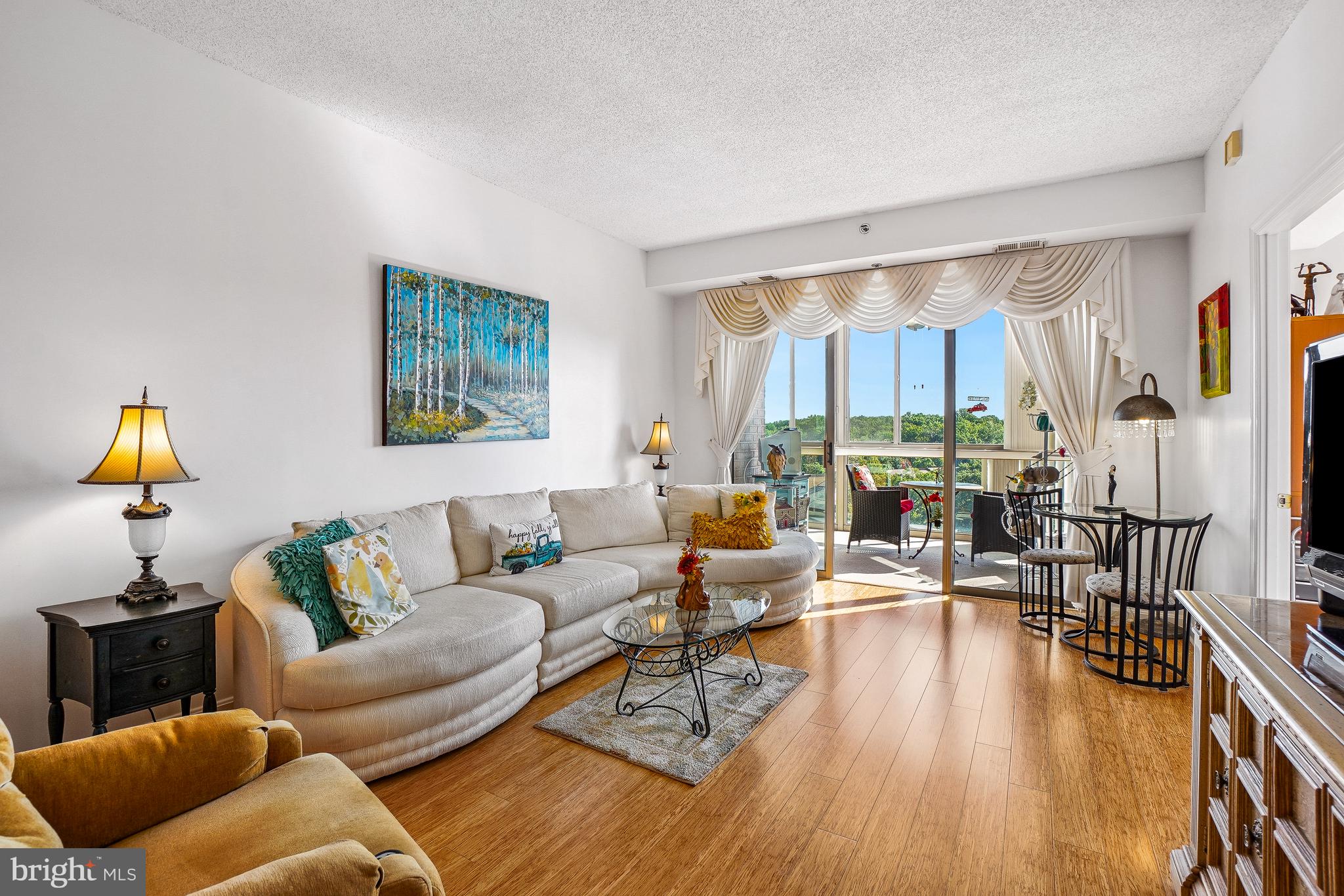 VANTAGE POINT EAST @ LEISURE WORLD - Residential