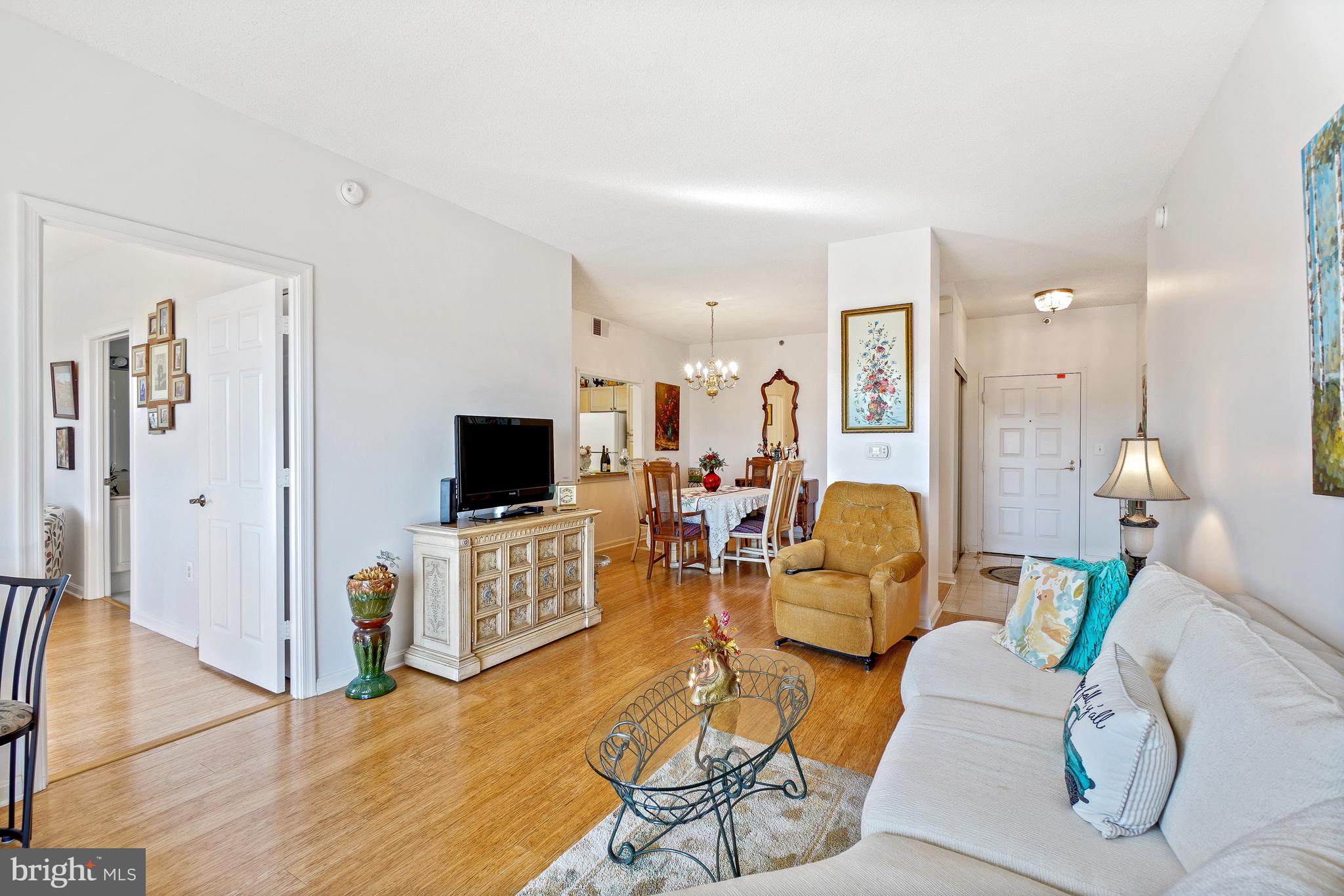 VANTAGE POINT EAST @ LEISURE WORLD - Residential