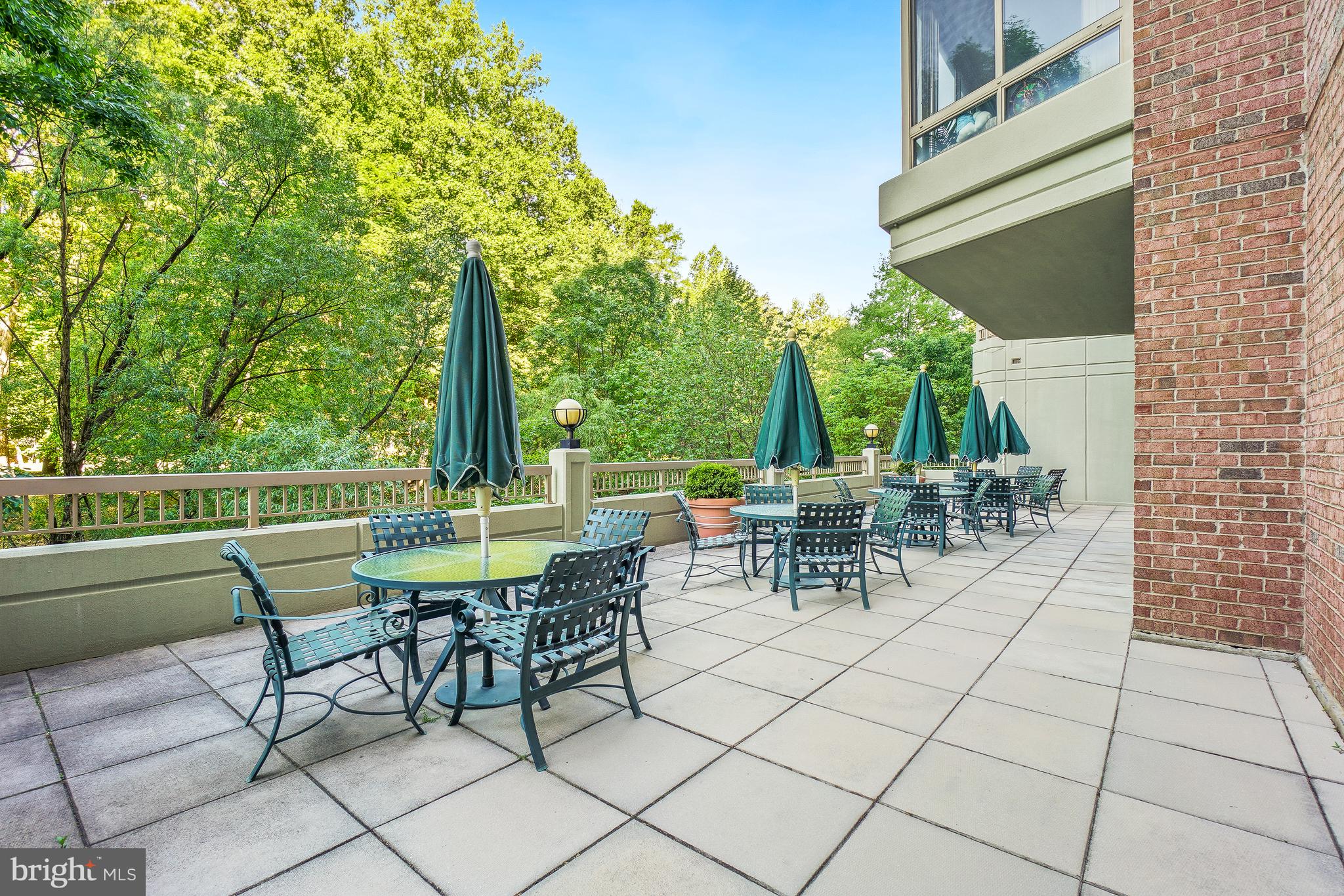 VANTAGE POINT EAST @ LEISURE WORLD - Residential