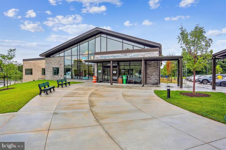 VANTAGE POINT EAST @ LEISURE WORLD - Residential