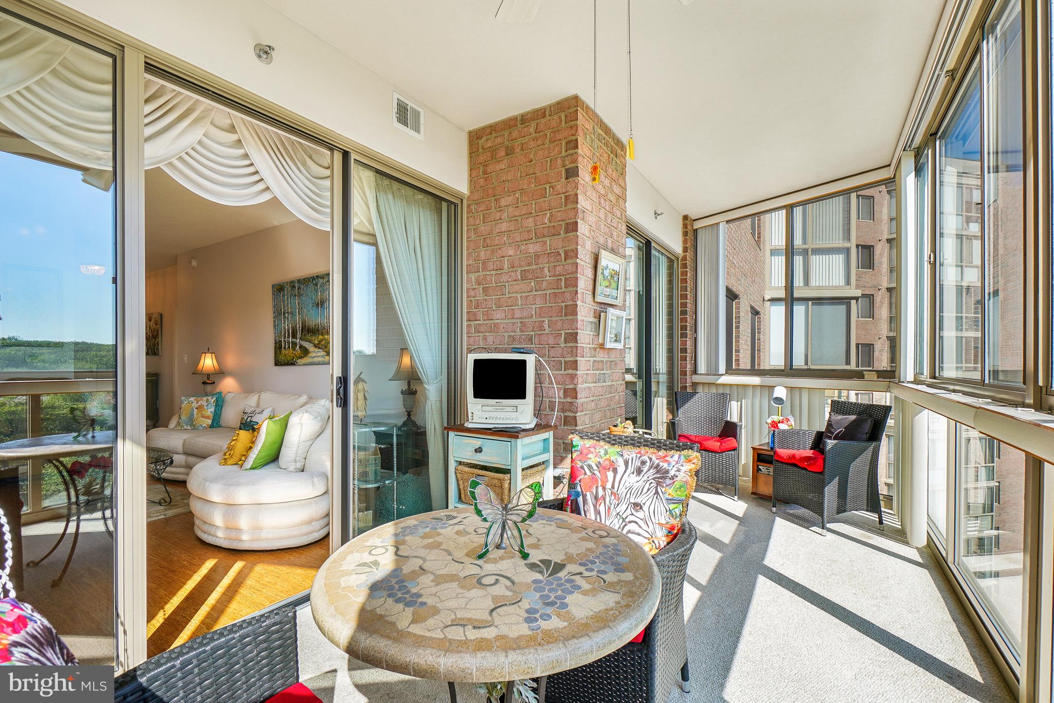 VANTAGE POINT EAST @ LEISURE WORLD - Residential