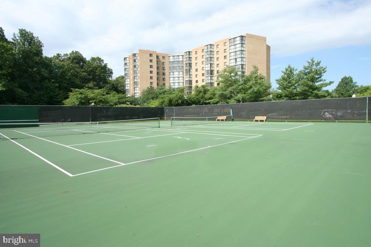 VANTAGE POINT EAST @ LEISURE WORLD - Residential