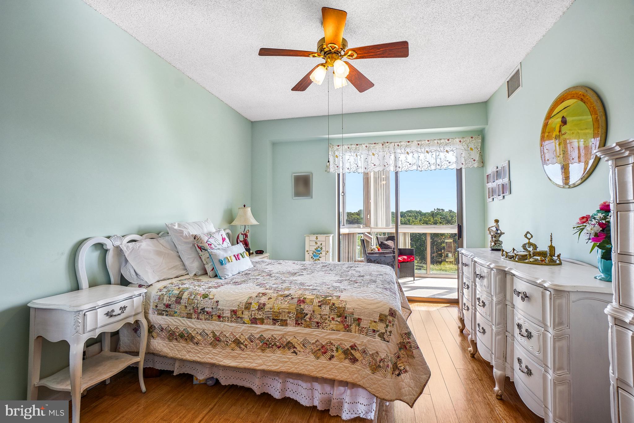 VANTAGE POINT EAST @ LEISURE WORLD - Residential