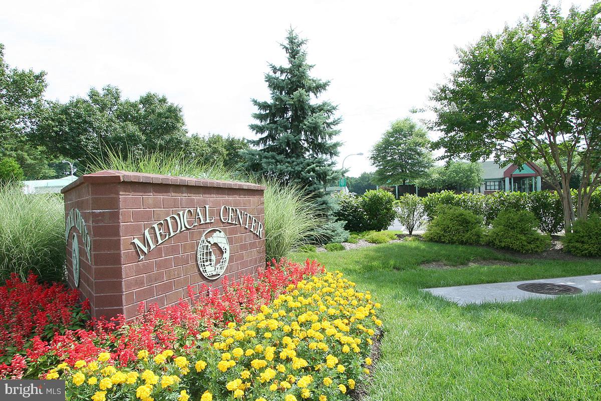 VANTAGE POINT EAST @ LEISURE WORLD - Residential