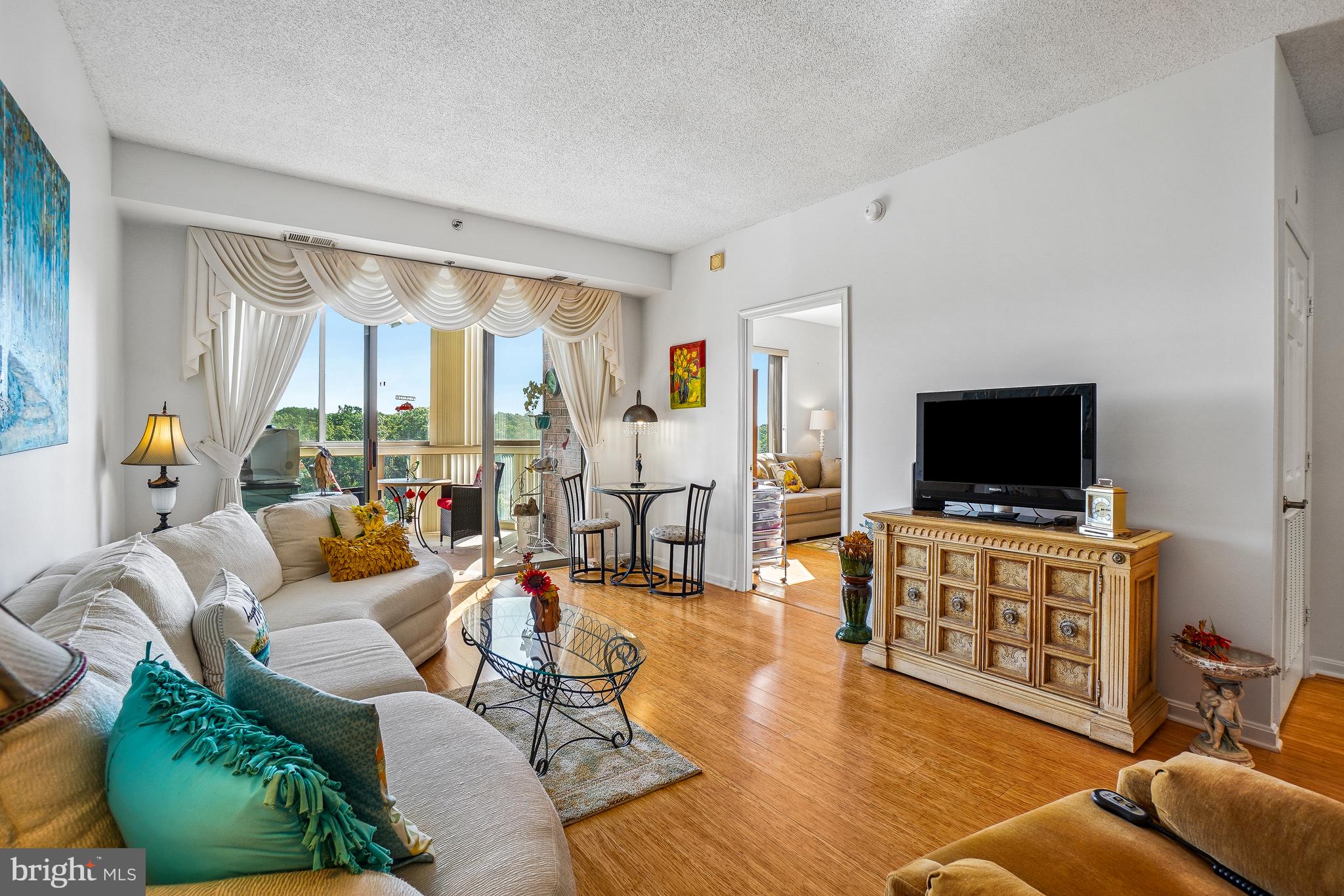 VANTAGE POINT EAST @ LEISURE WORLD - Residential