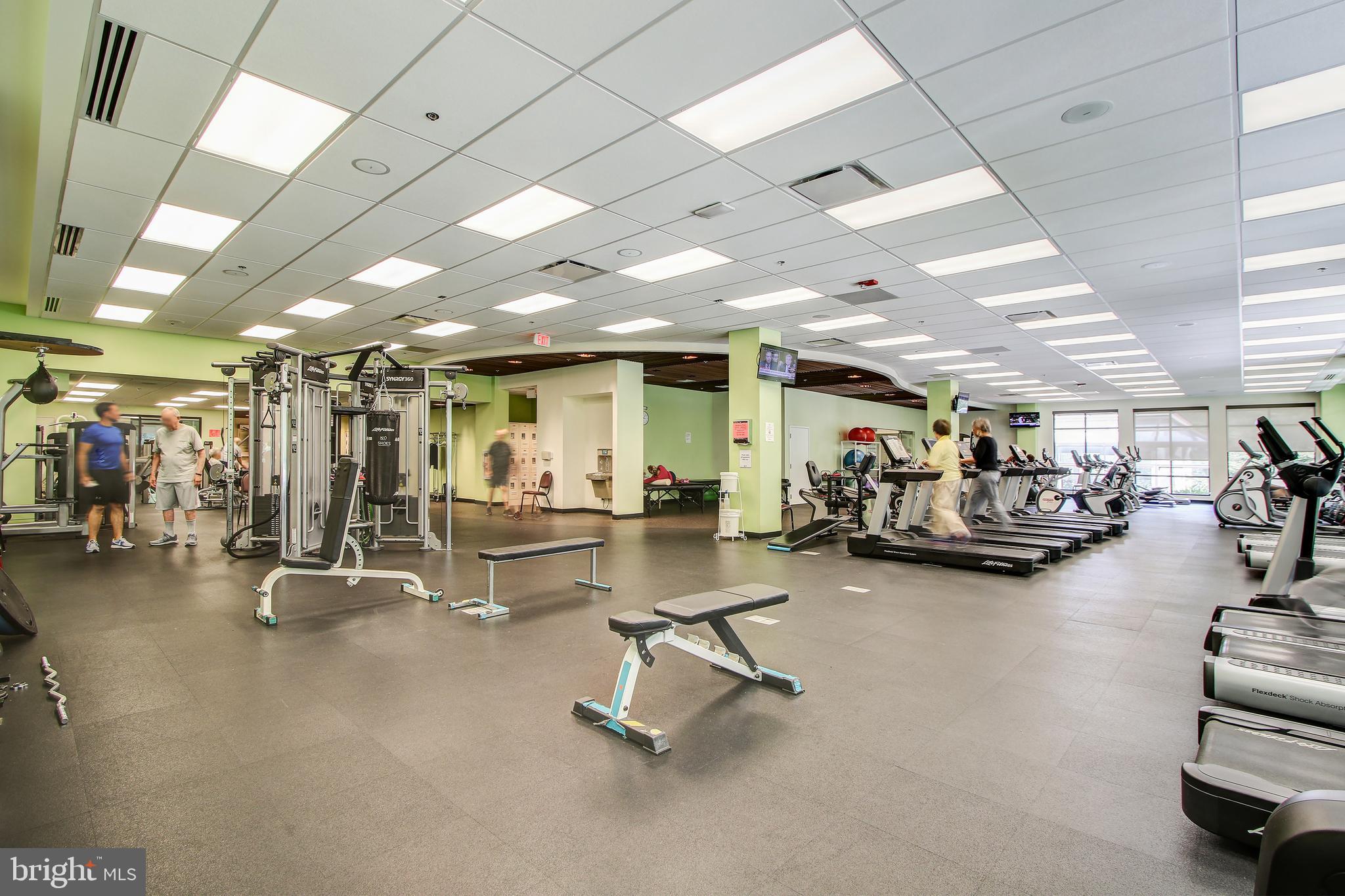 VANTAGE POINT EAST @ LEISURE WORLD - Residential
