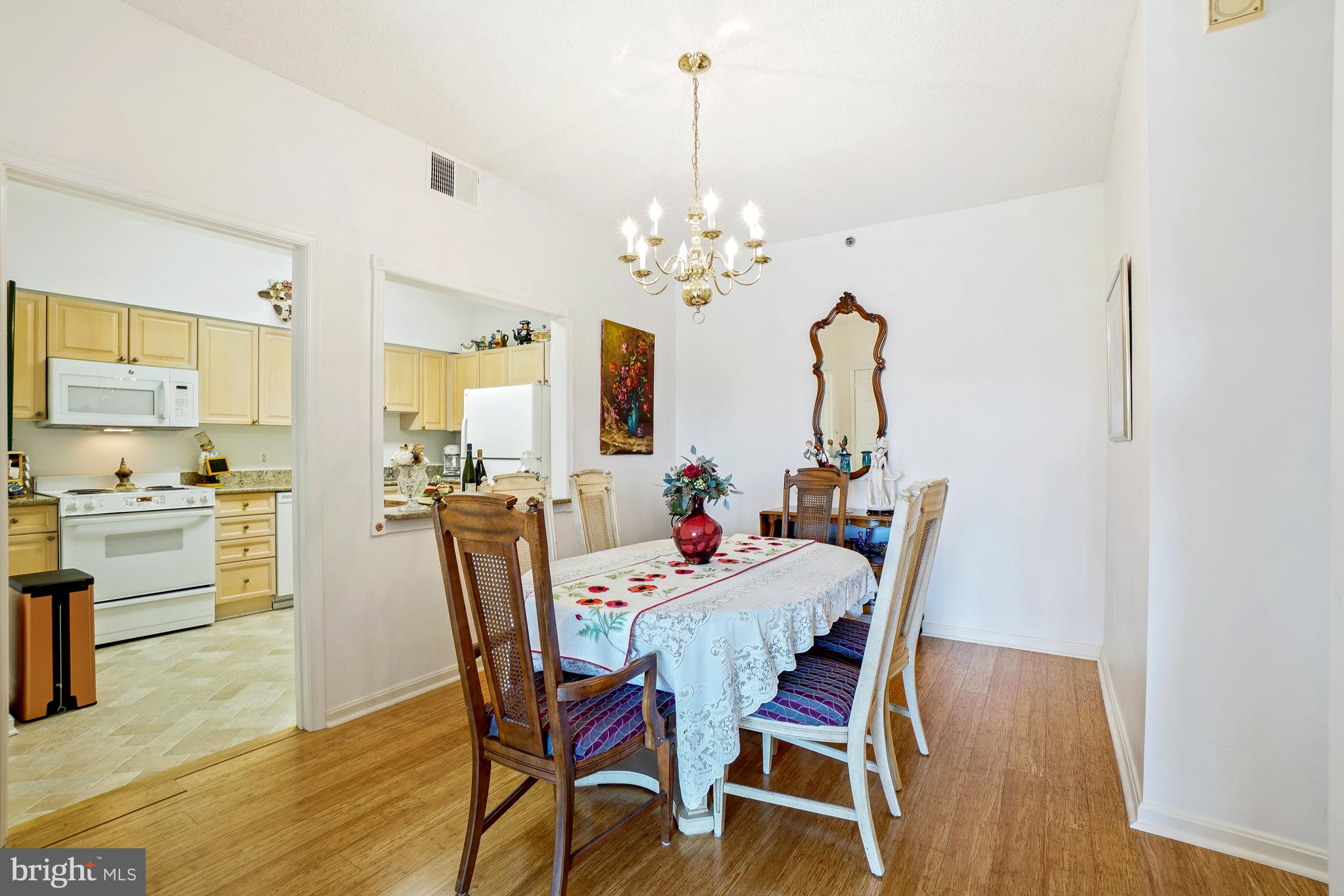 VANTAGE POINT EAST @ LEISURE WORLD - Residential