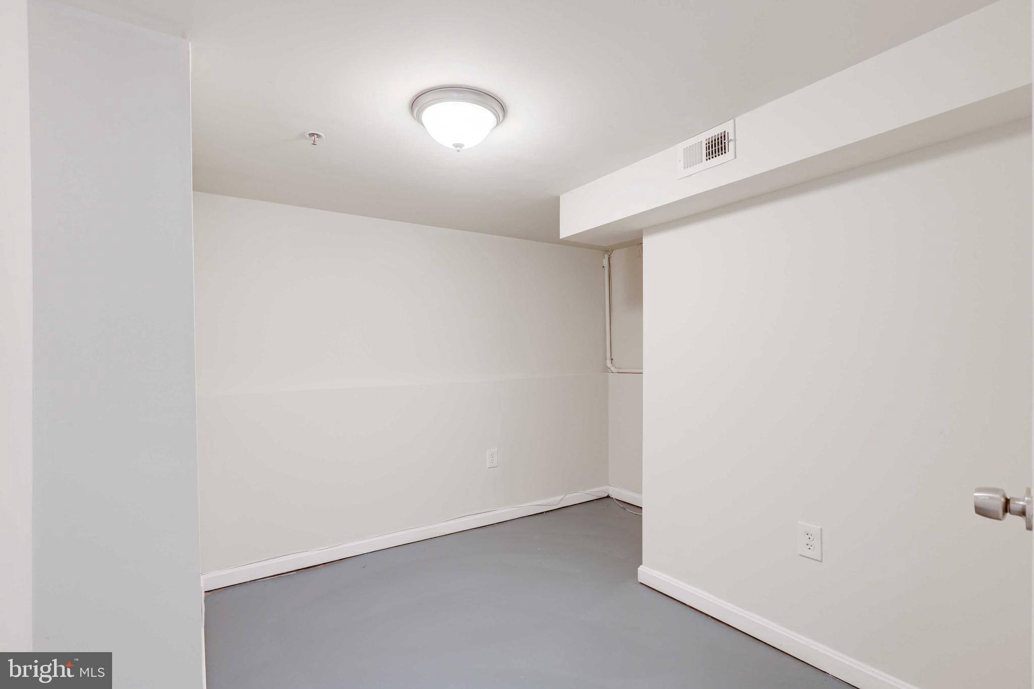 HIGHLANDTOWN - Commercial Lease