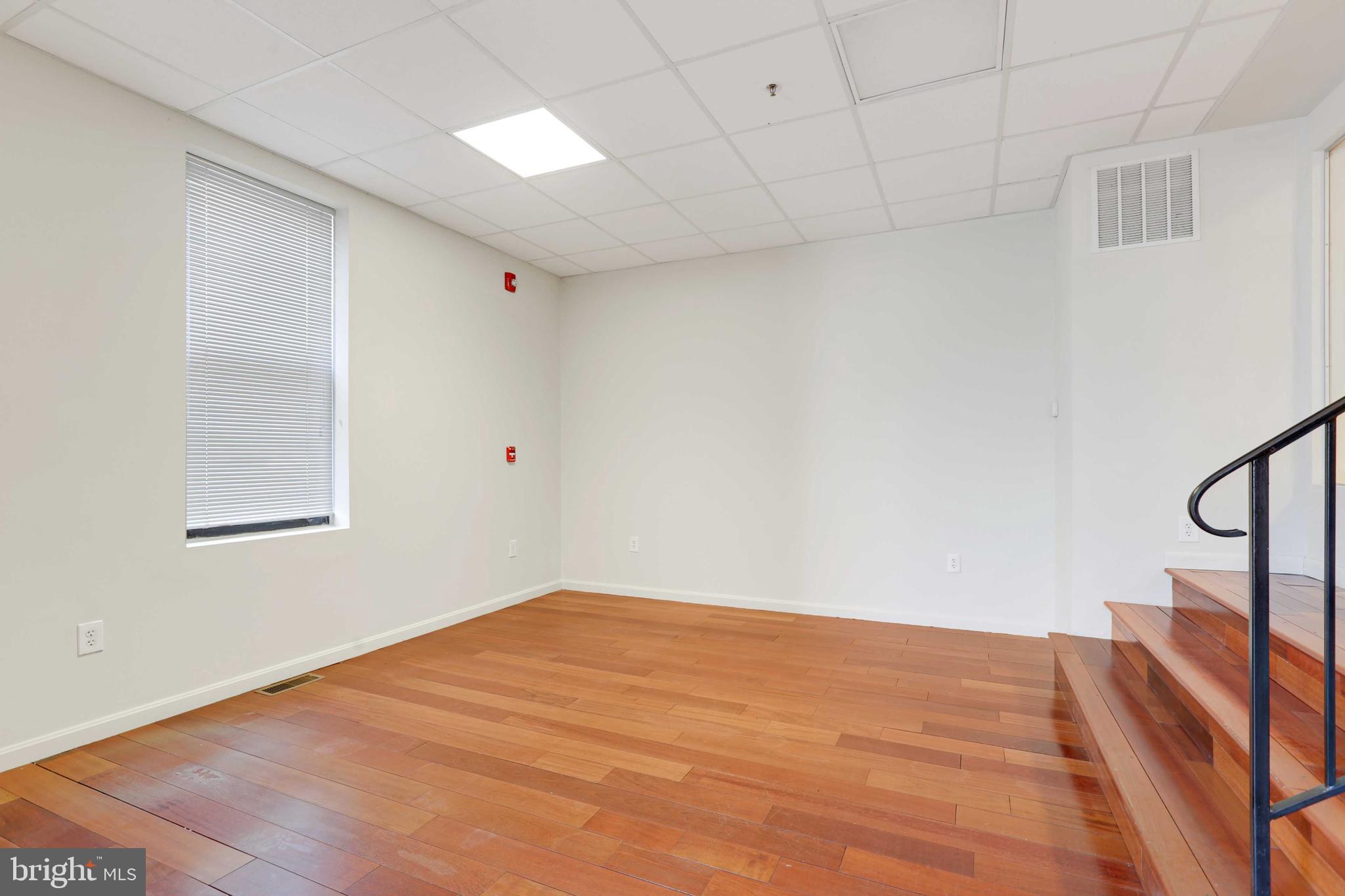 HIGHLANDTOWN - Commercial Lease