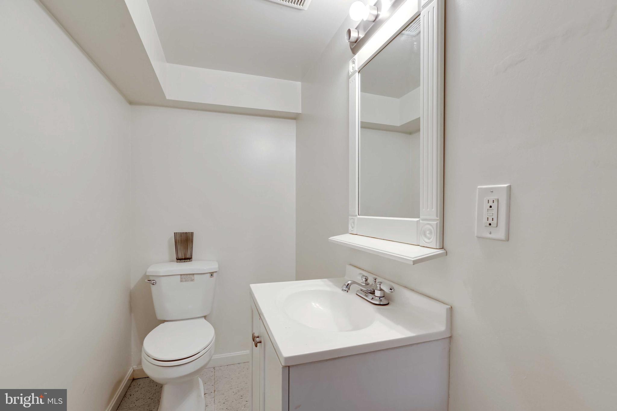 HIGHLANDTOWN - Commercial Lease