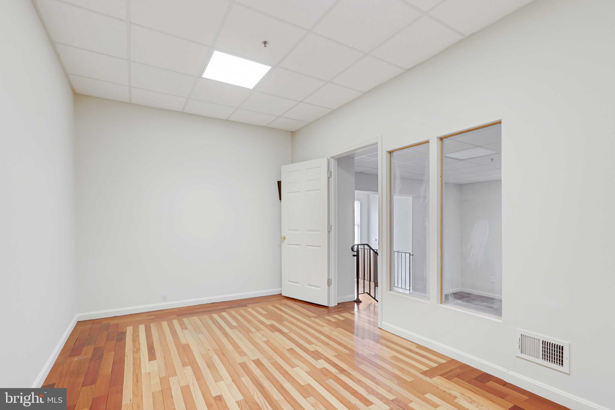 HIGHLANDTOWN - Commercial Lease