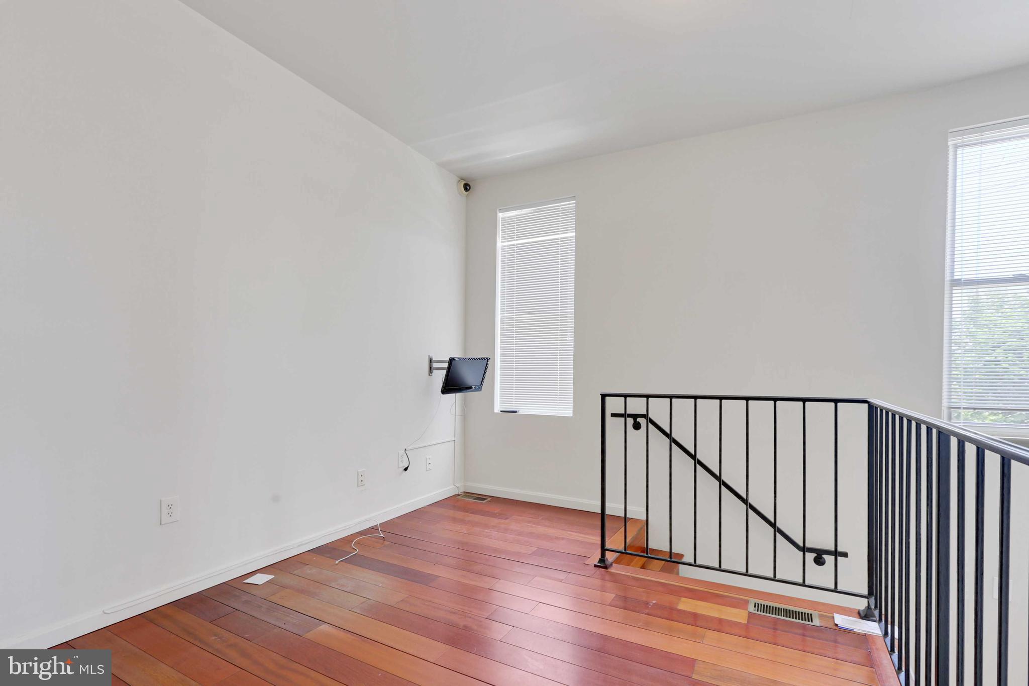 HIGHLANDTOWN - Commercial Lease