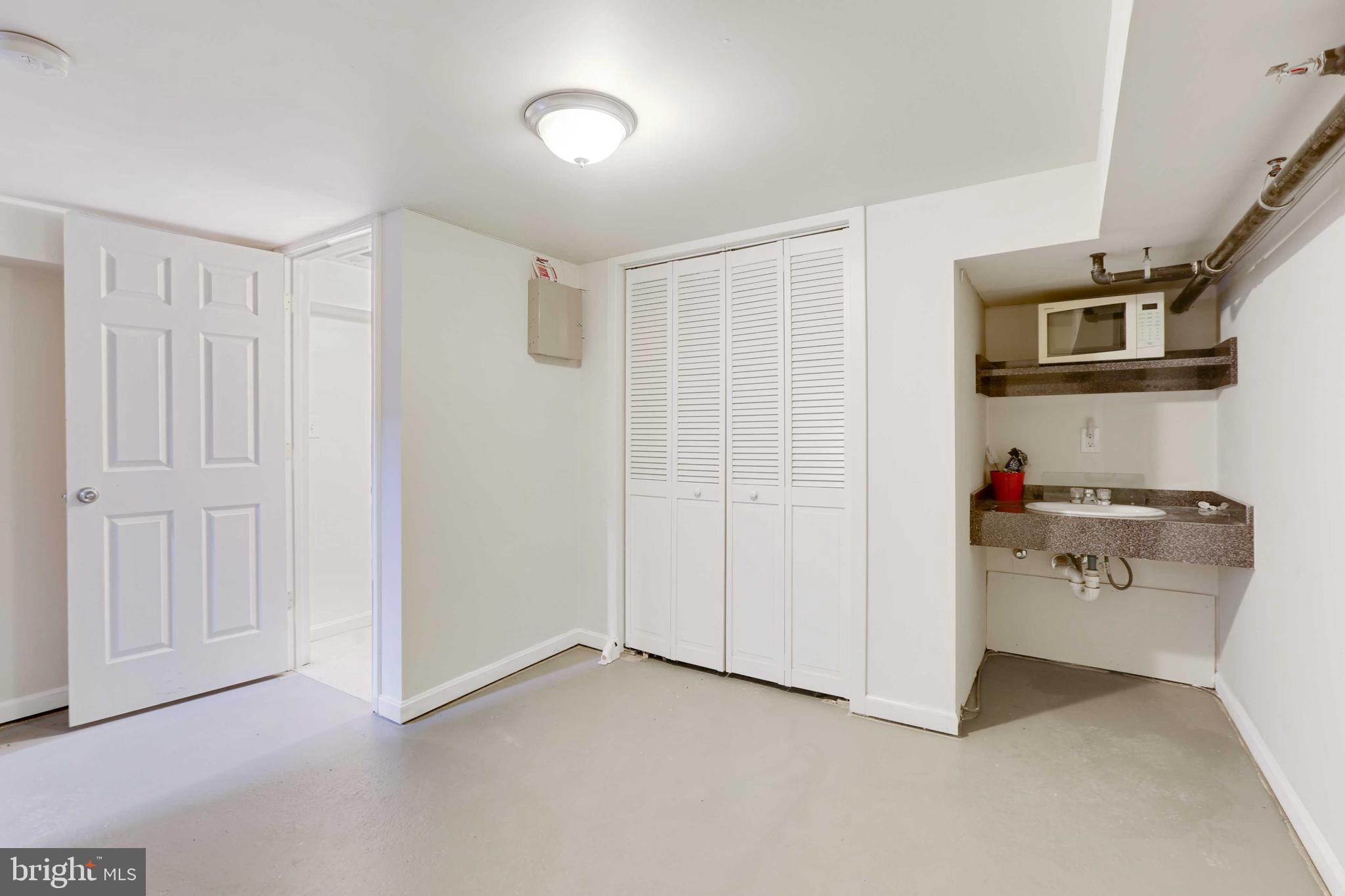 HIGHLANDTOWN - Commercial Lease