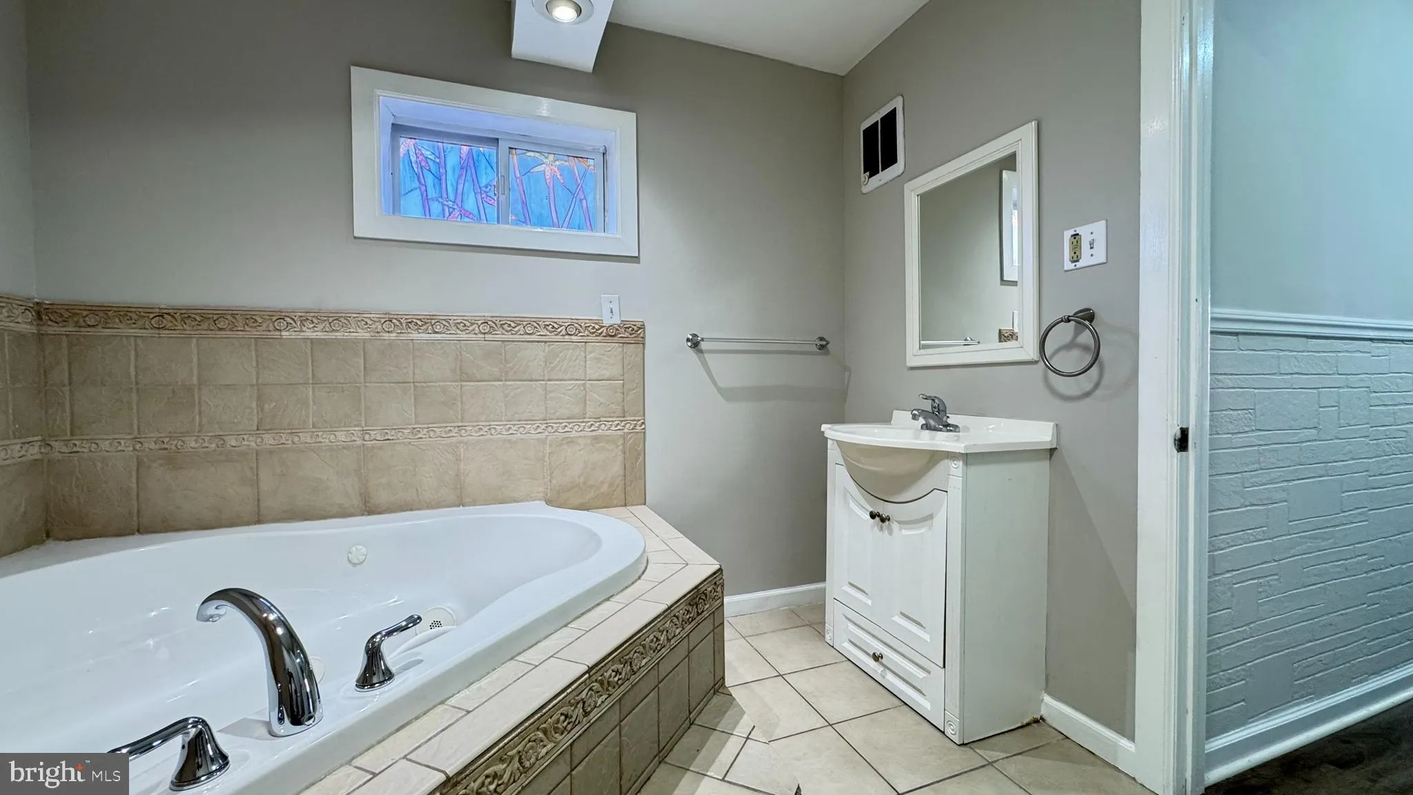 Philadelphia, Pennsylvania 19134, United States, 2 Bedrooms Bedrooms, ,1 BathroomBathrooms,Residential,Contingent,150450