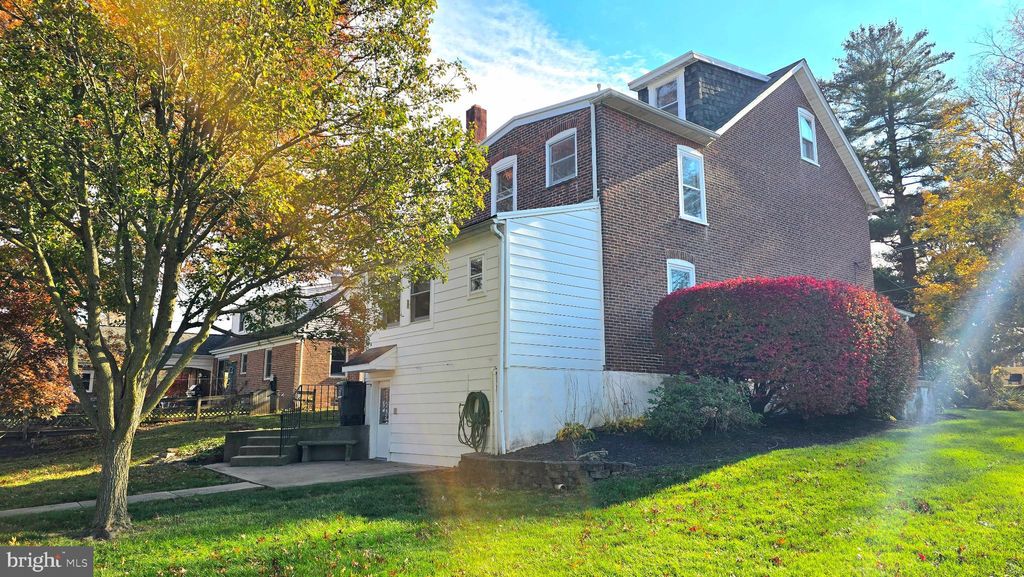Photo of 115 Columbia Ave, PHOENIXVILLE, PA 19460 (MLS # PACT2112918)