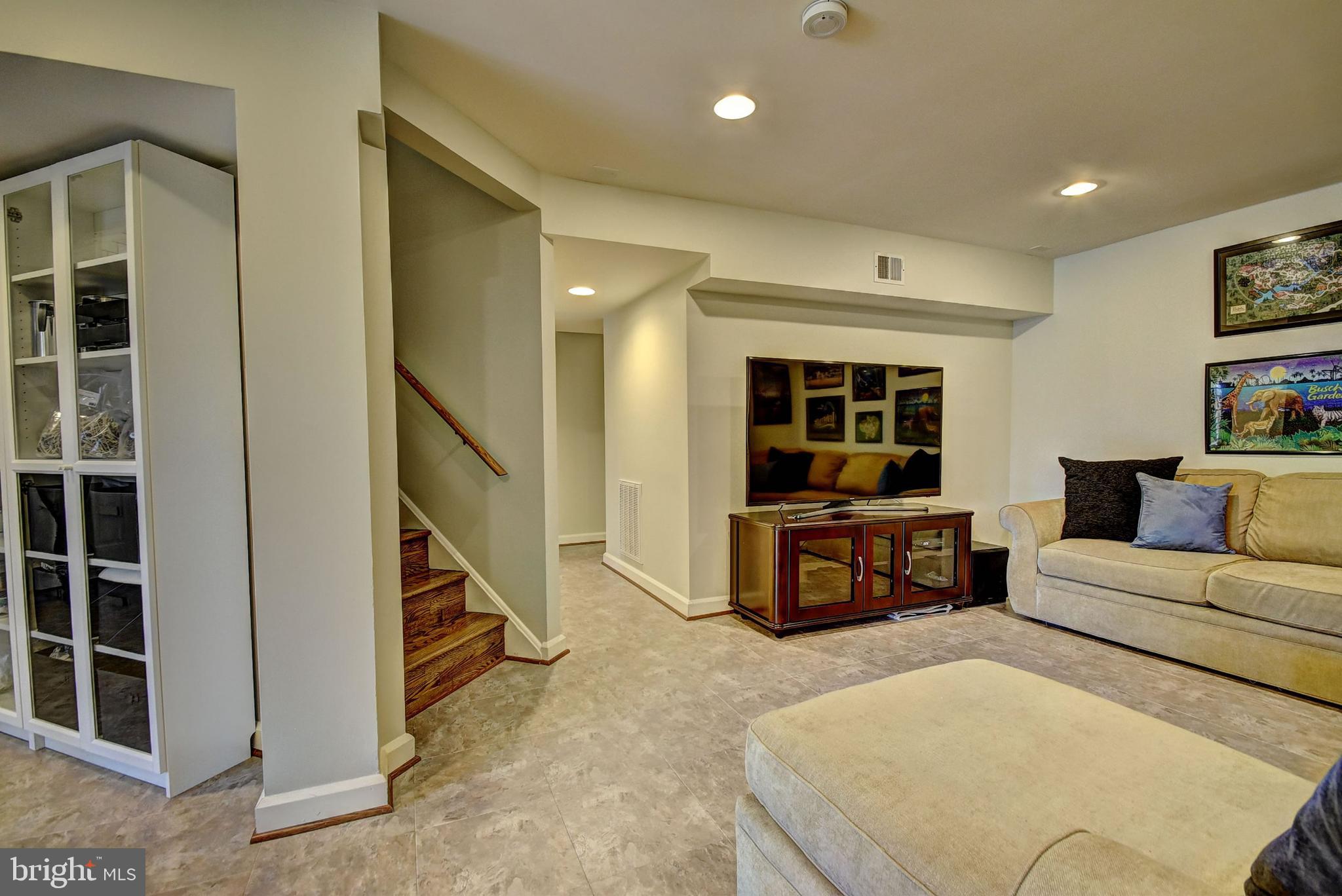 CHANTILLY HIGHLANDS - Residential