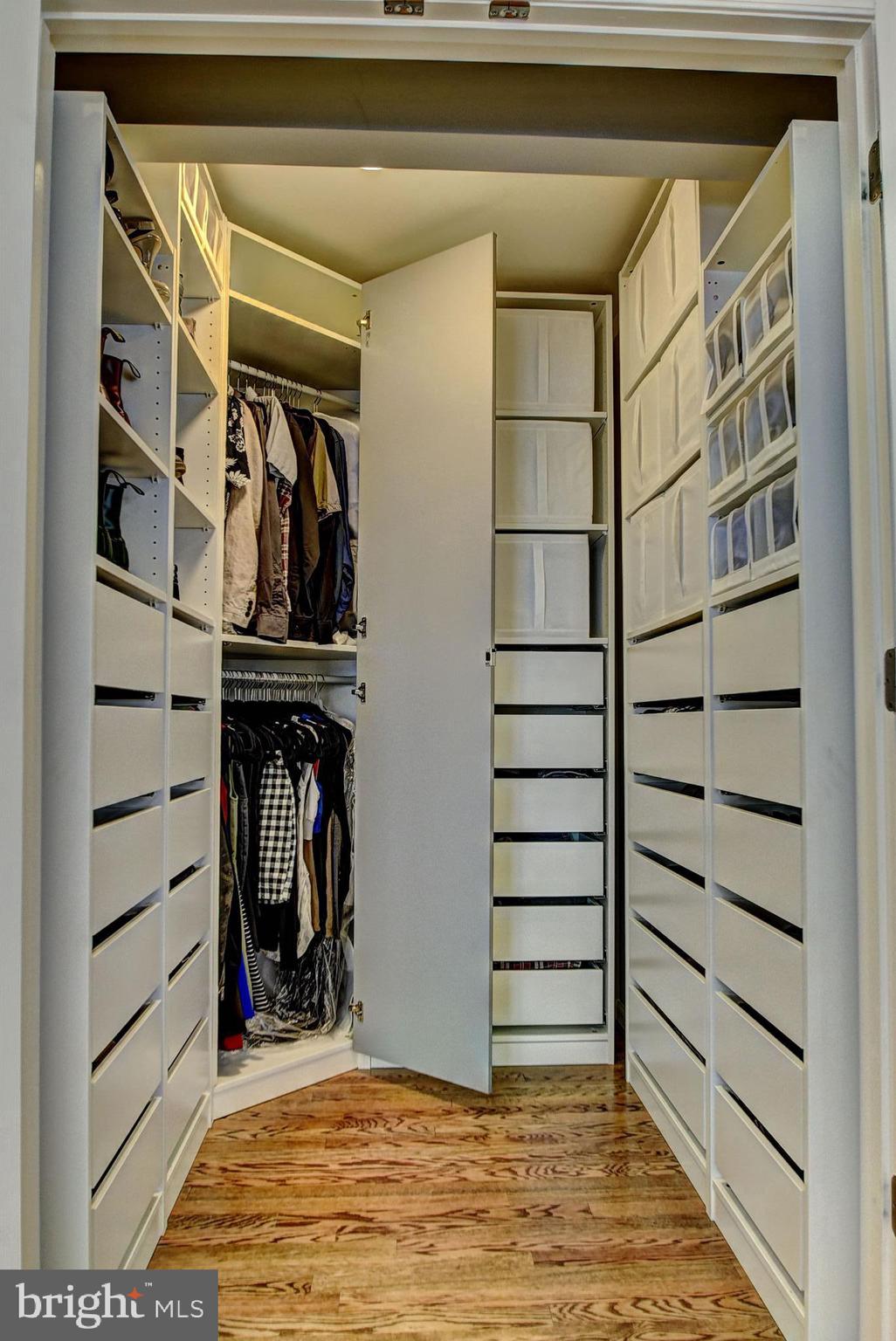 CHANTILLY HIGHLANDS - Residential