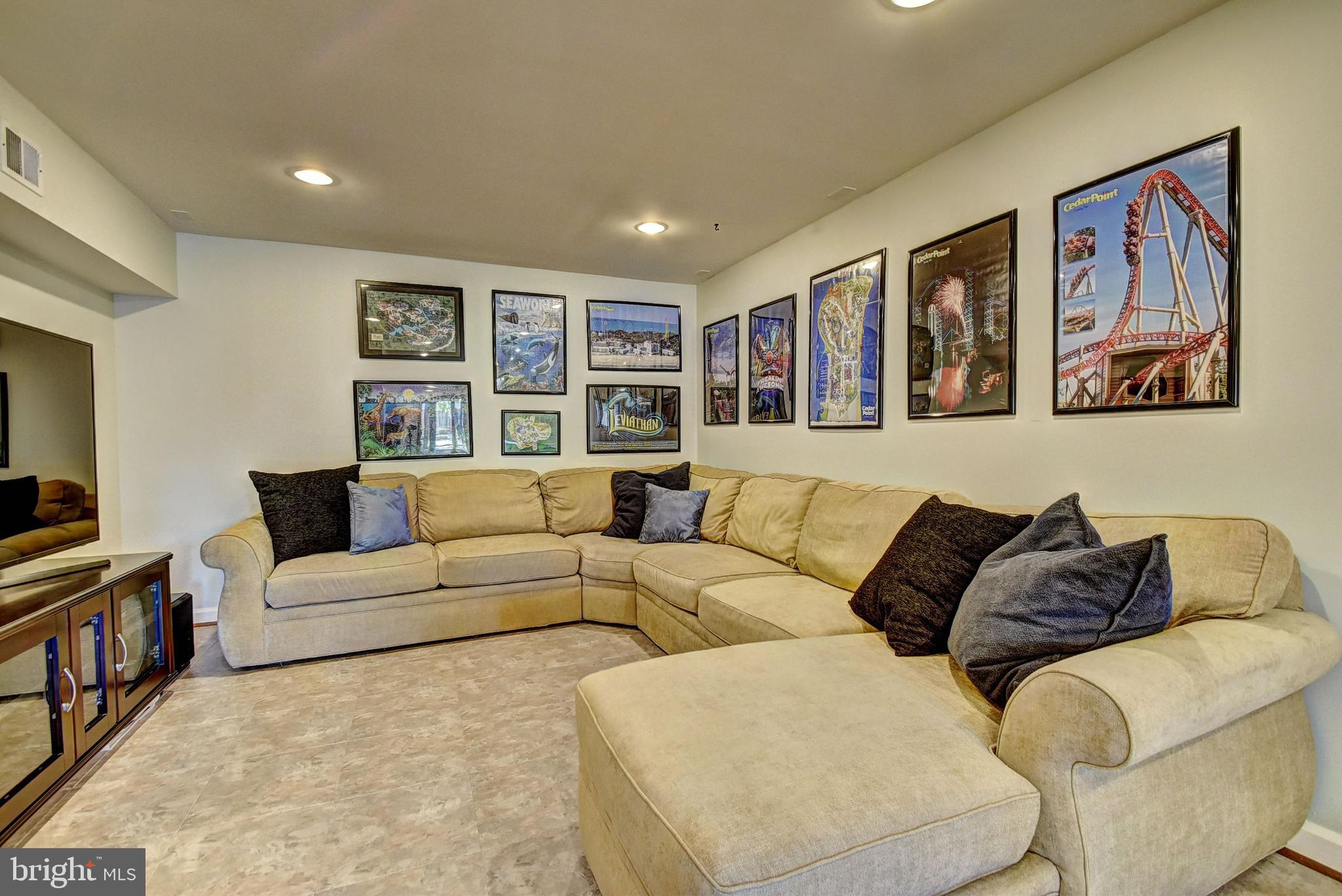 CHANTILLY HIGHLANDS - Residential