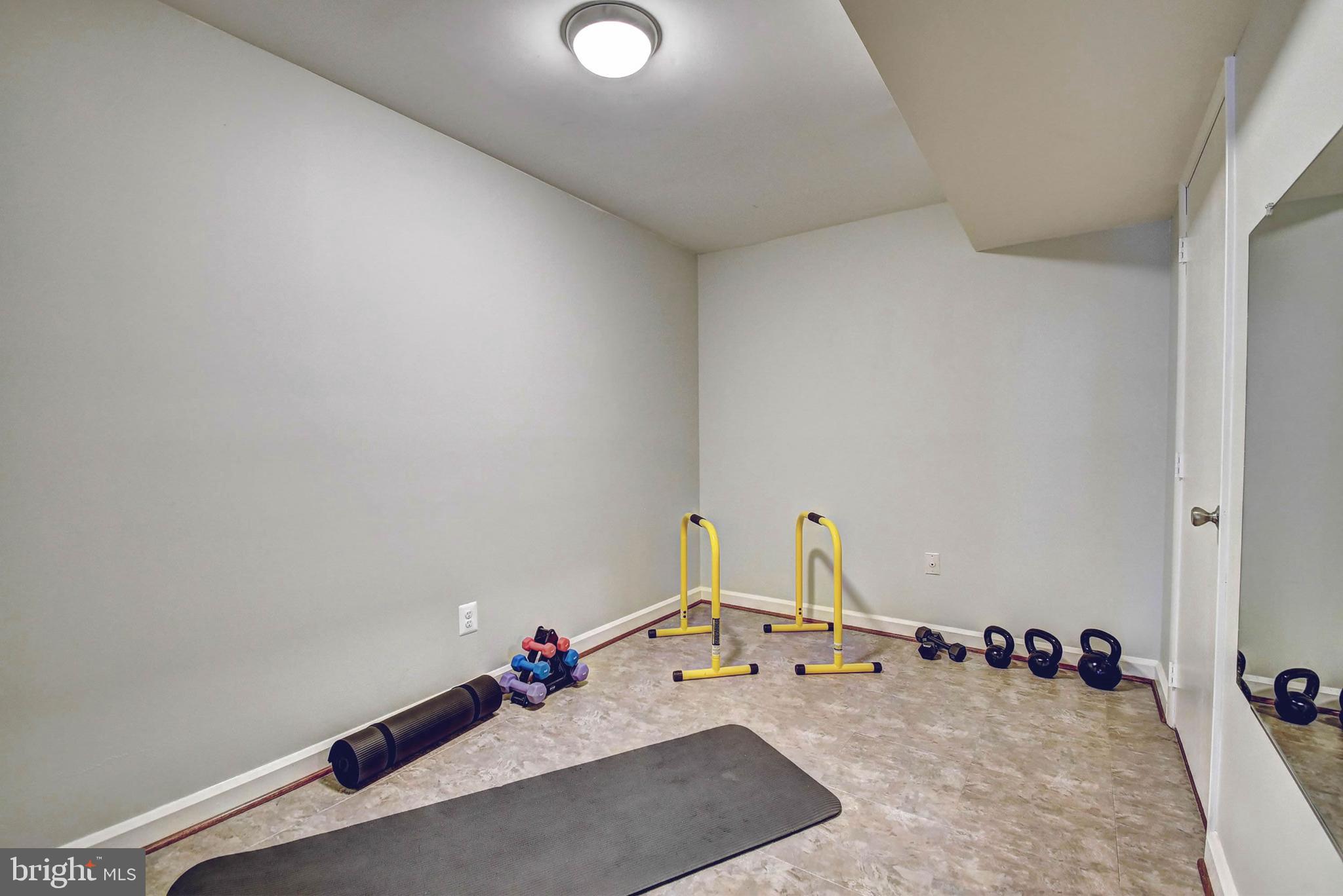 CHANTILLY HIGHLANDS - Residential