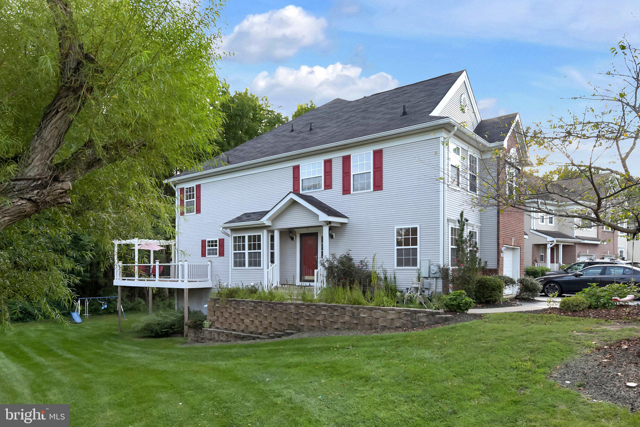222 FOUNTAYNE LANE