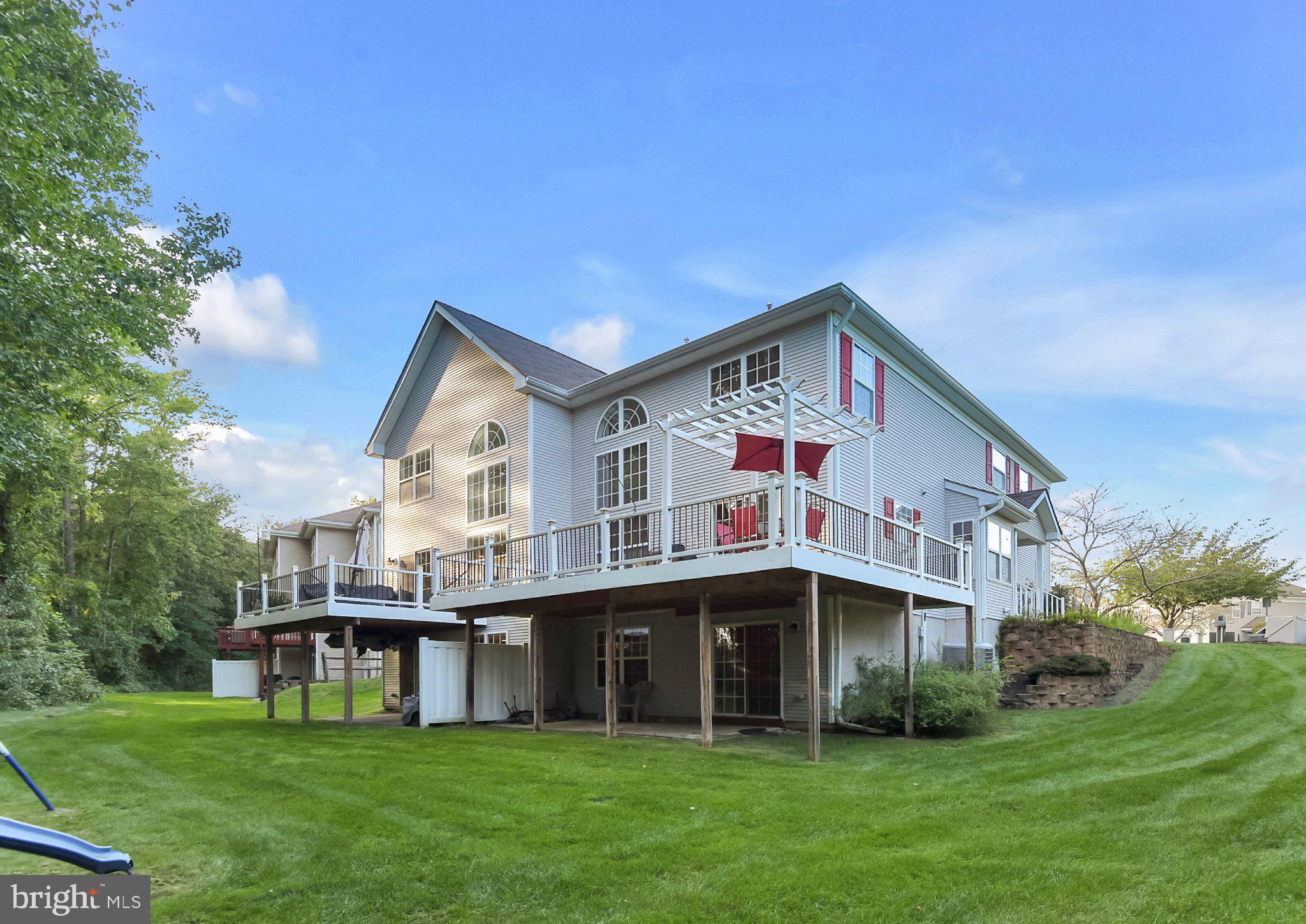 222 FOUNTAYNE LANE