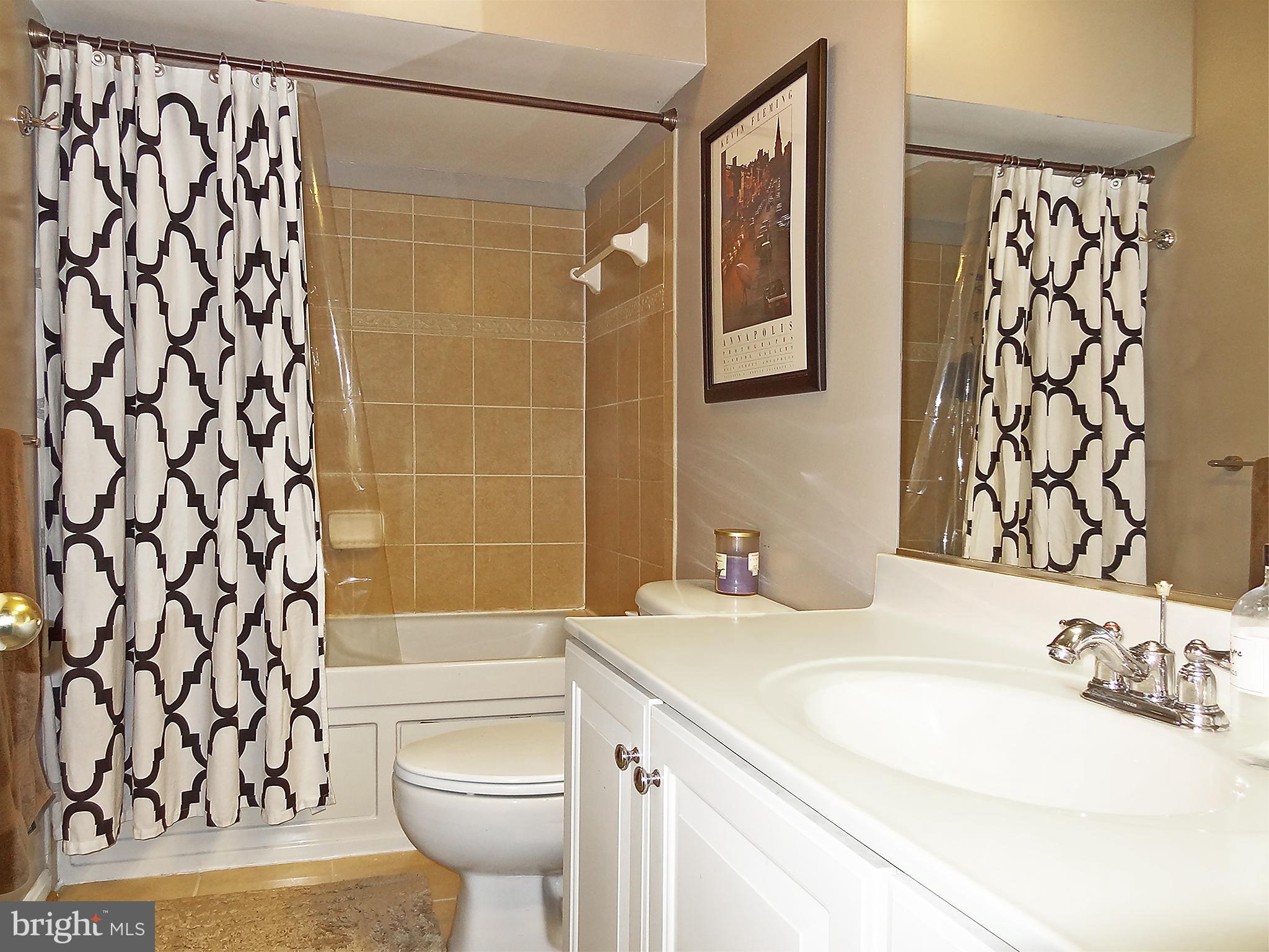 THE HIDEAWAY AT OLD ADMIRAL - Residential