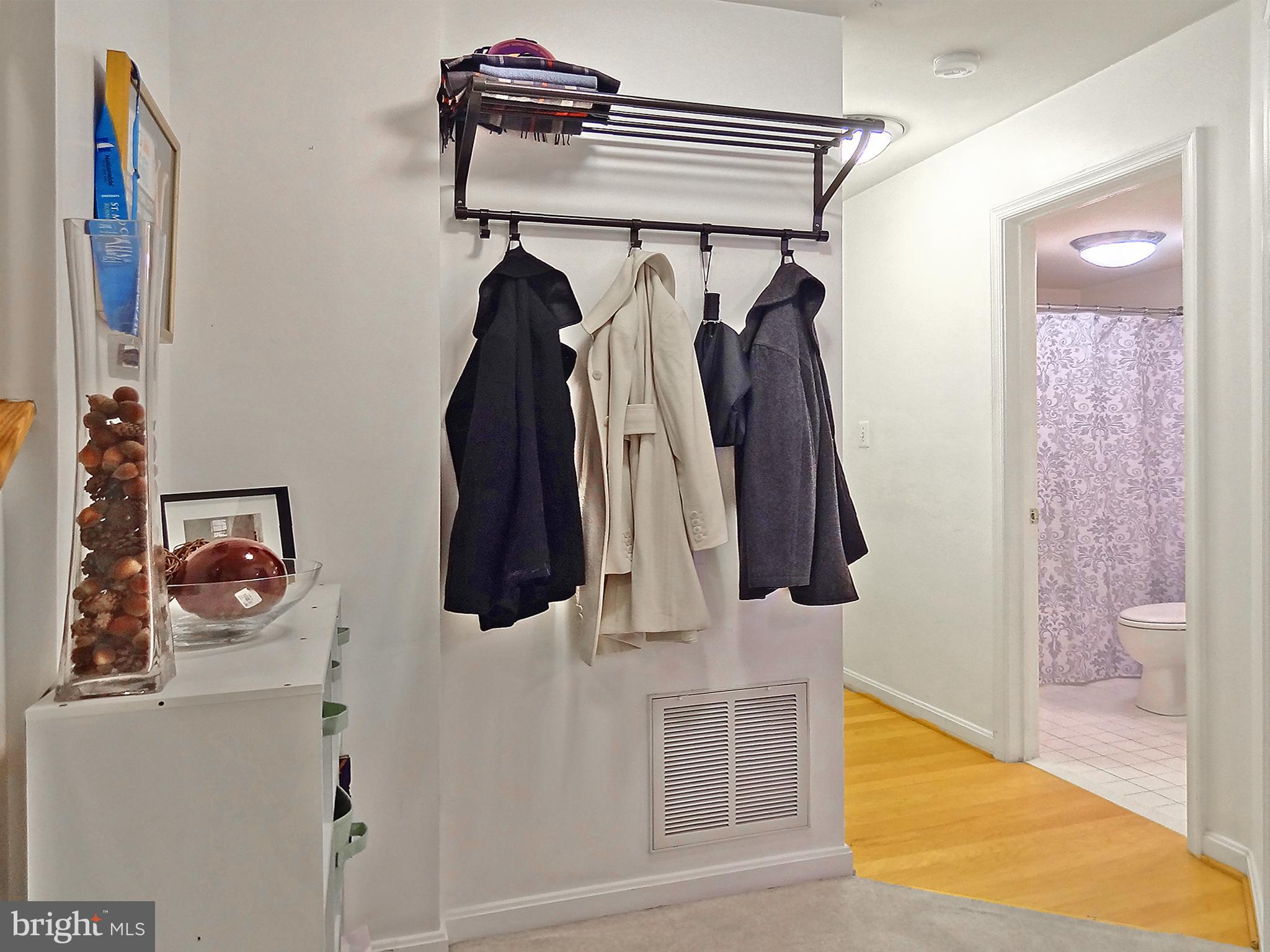 THE HIDEAWAY AT OLD ADMIRAL - Residential