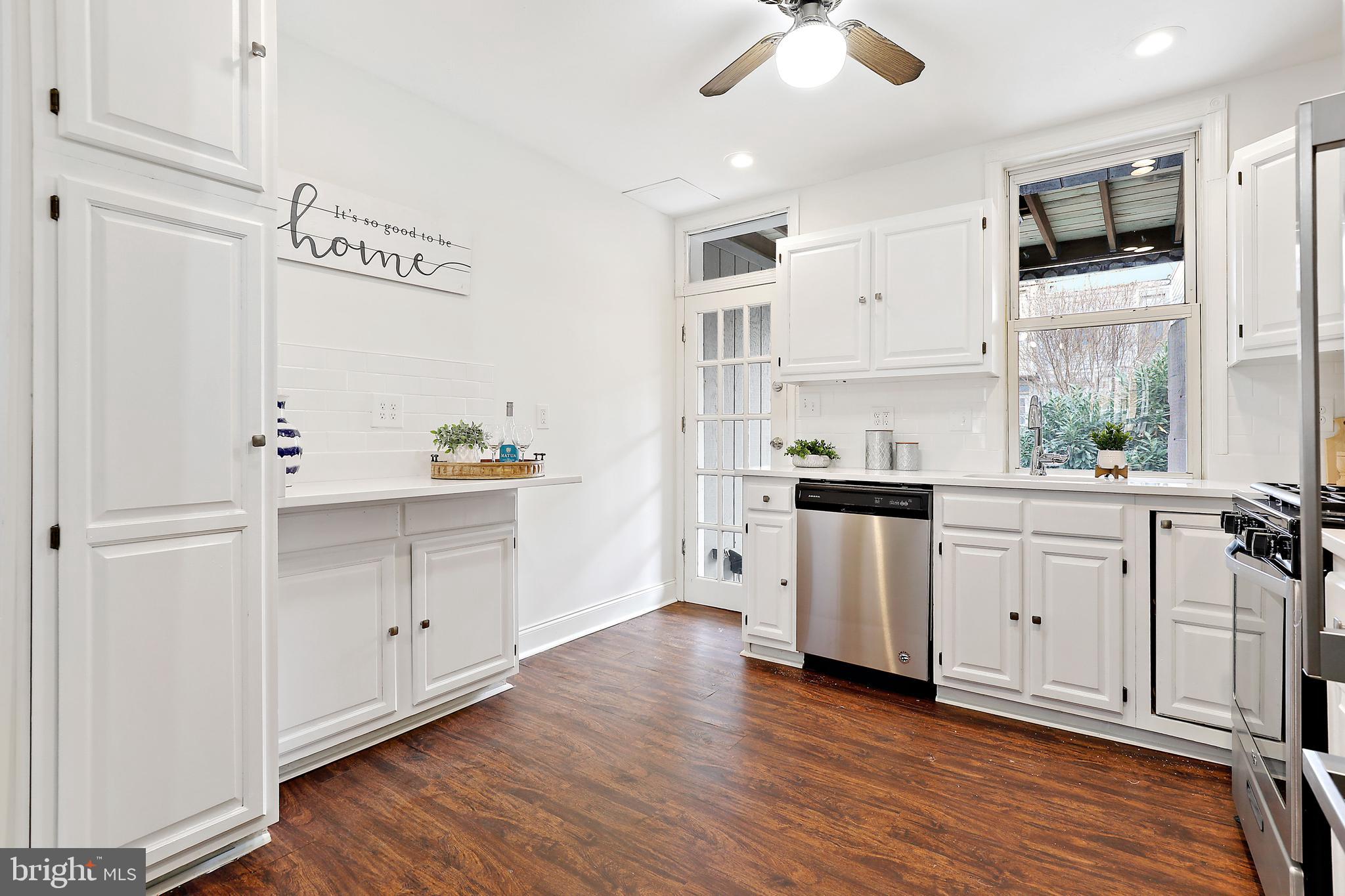 LOCUST POINT - Residential