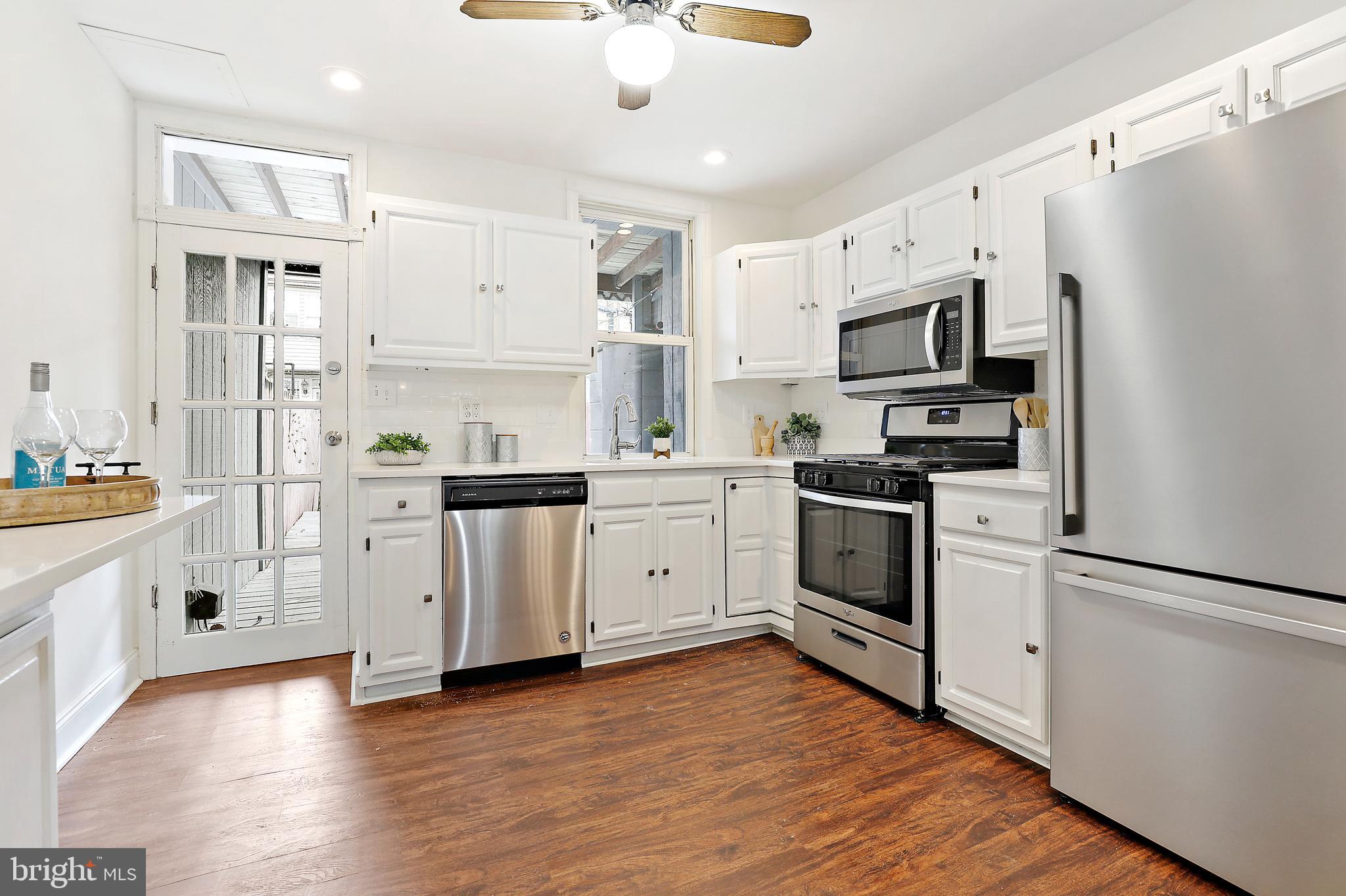 LOCUST POINT - Residential