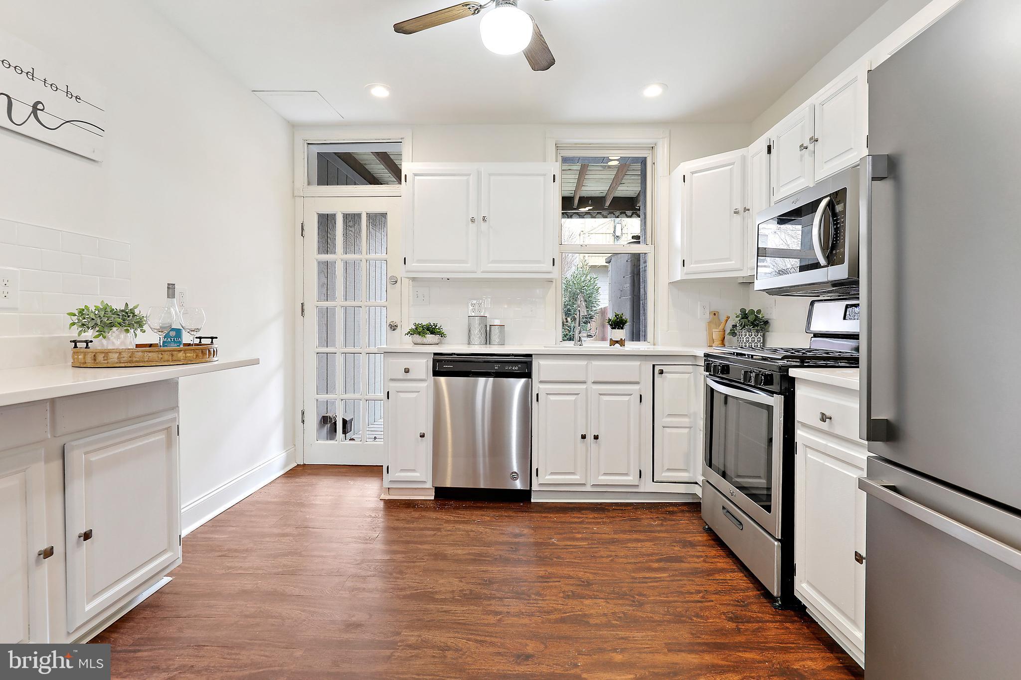 LOCUST POINT - Residential