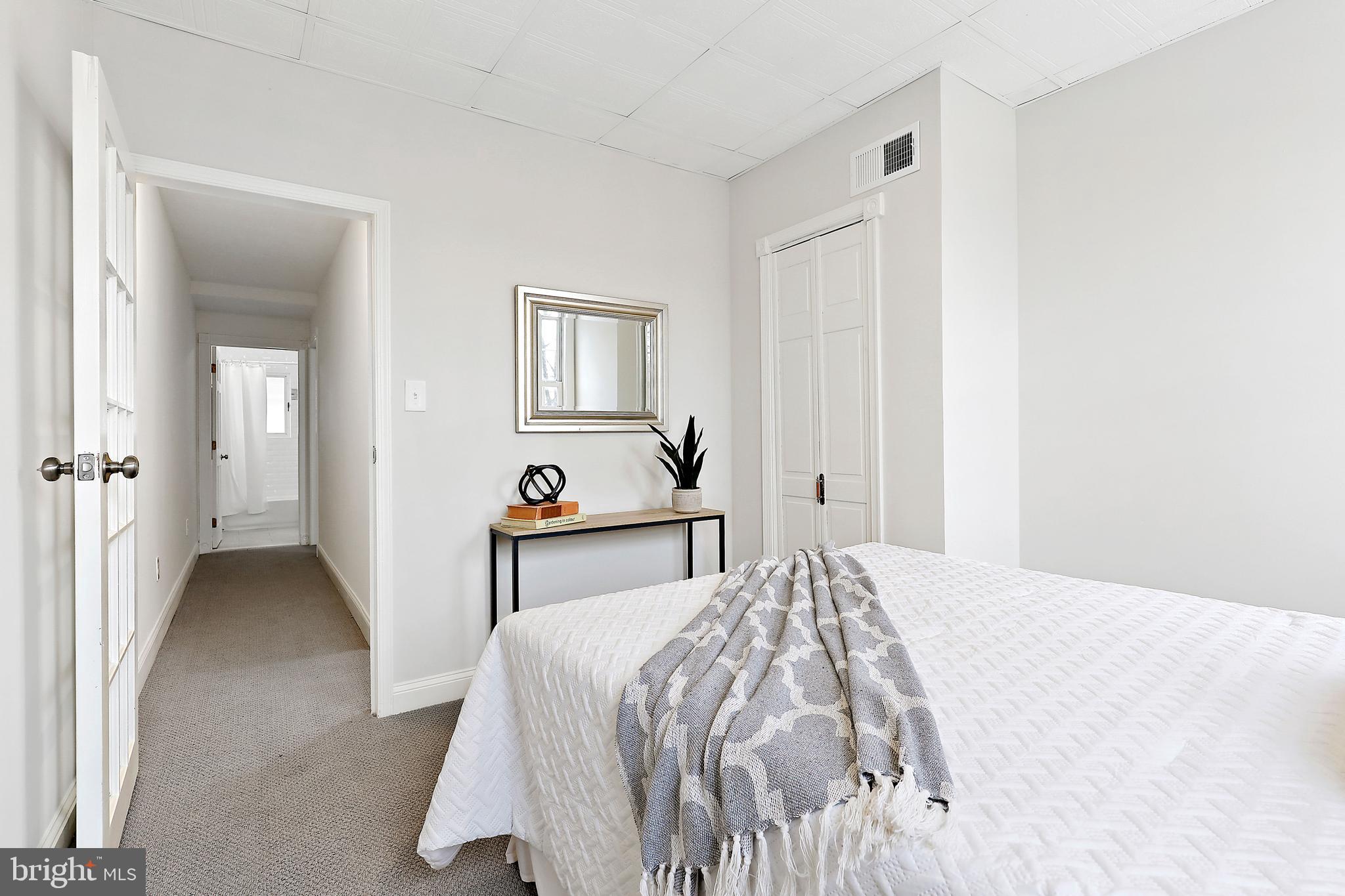 LOCUST POINT - Residential