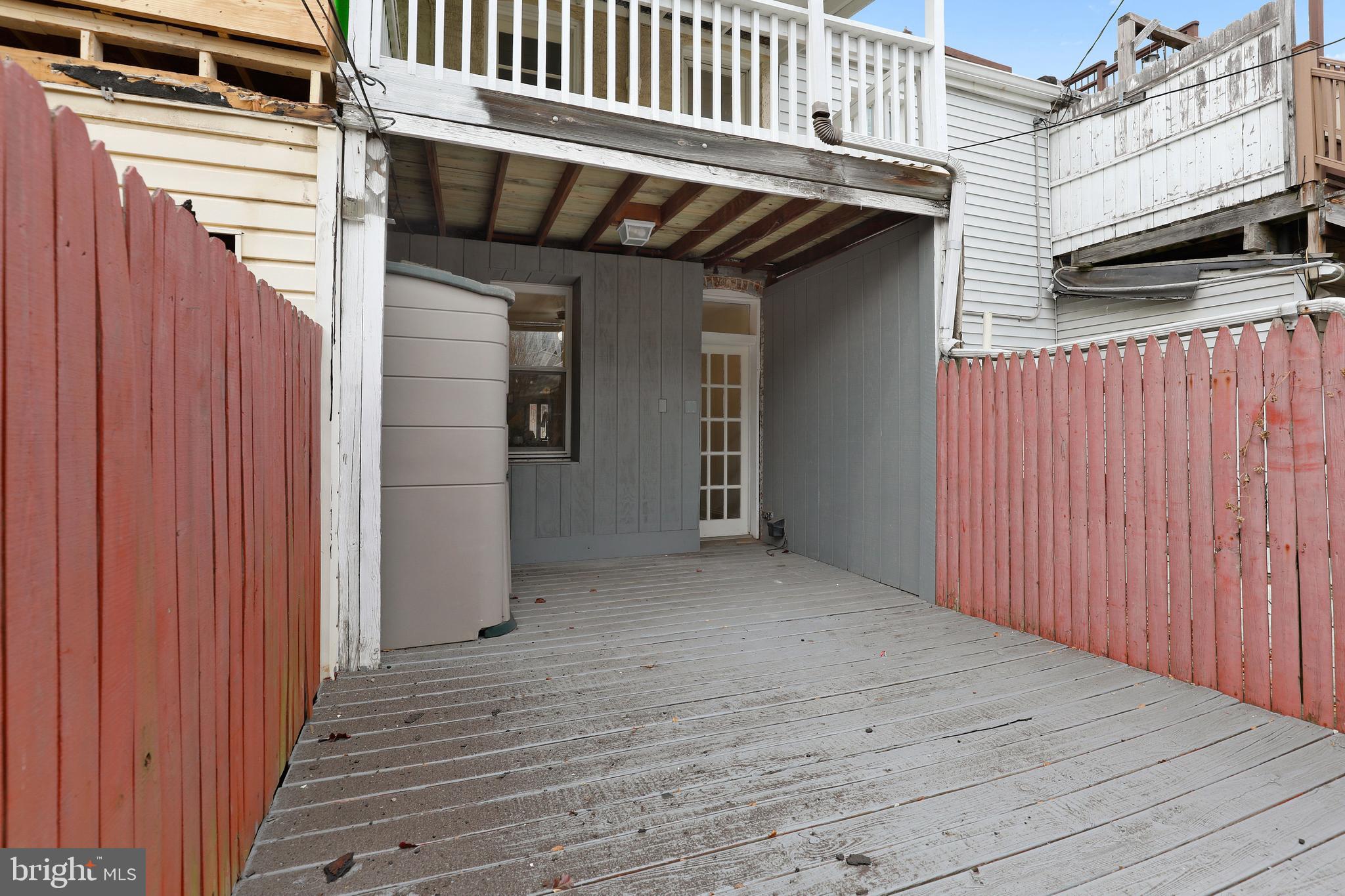 LOCUST POINT - Residential