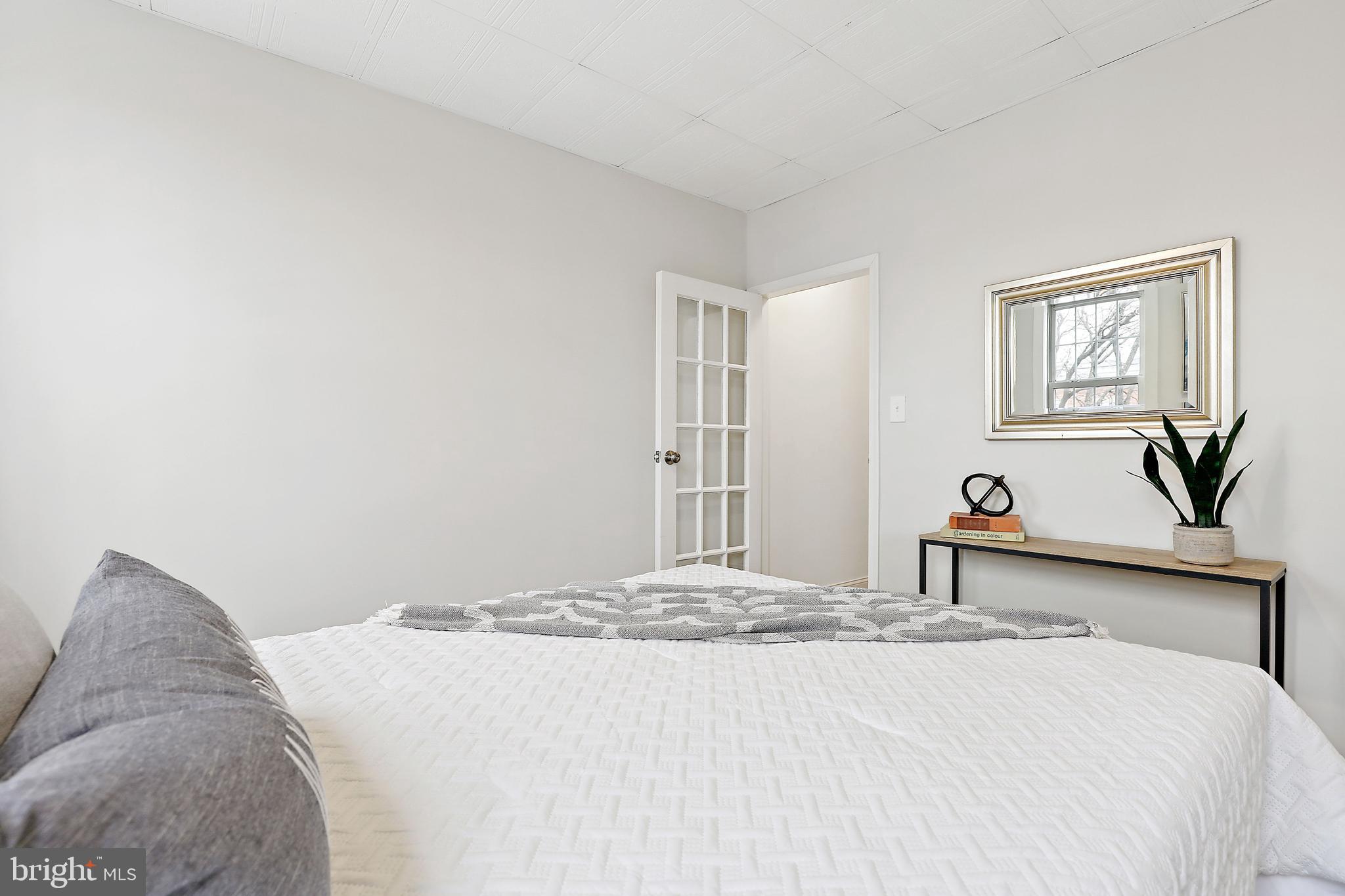 LOCUST POINT - Residential