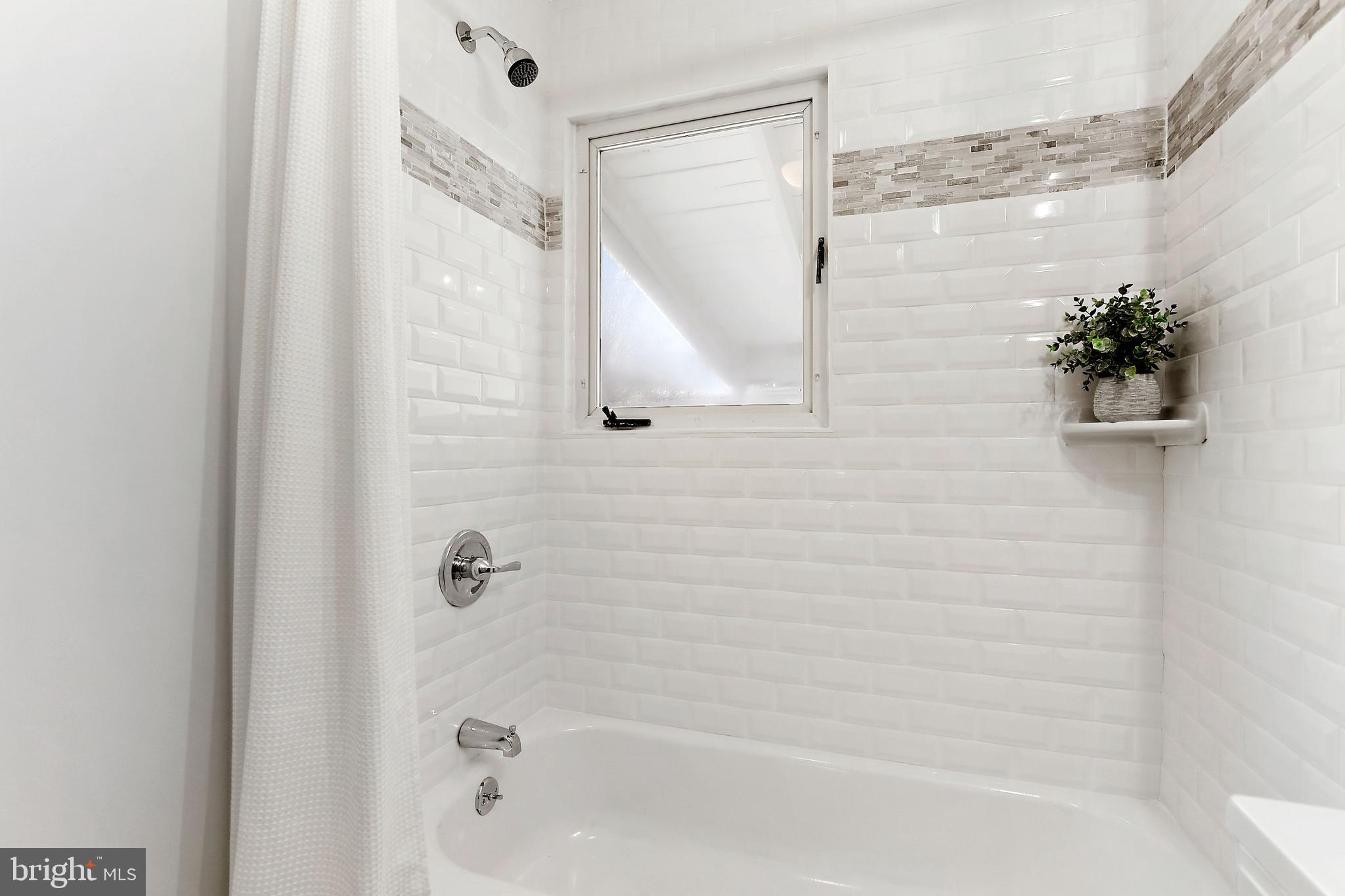 LOCUST POINT - Residential