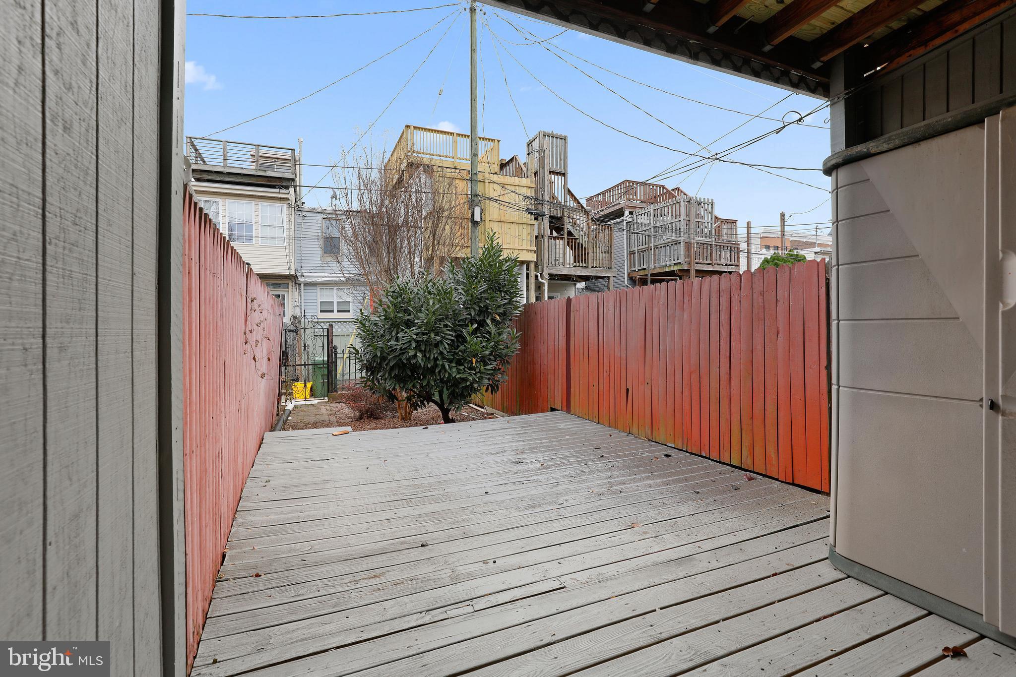 LOCUST POINT - Residential