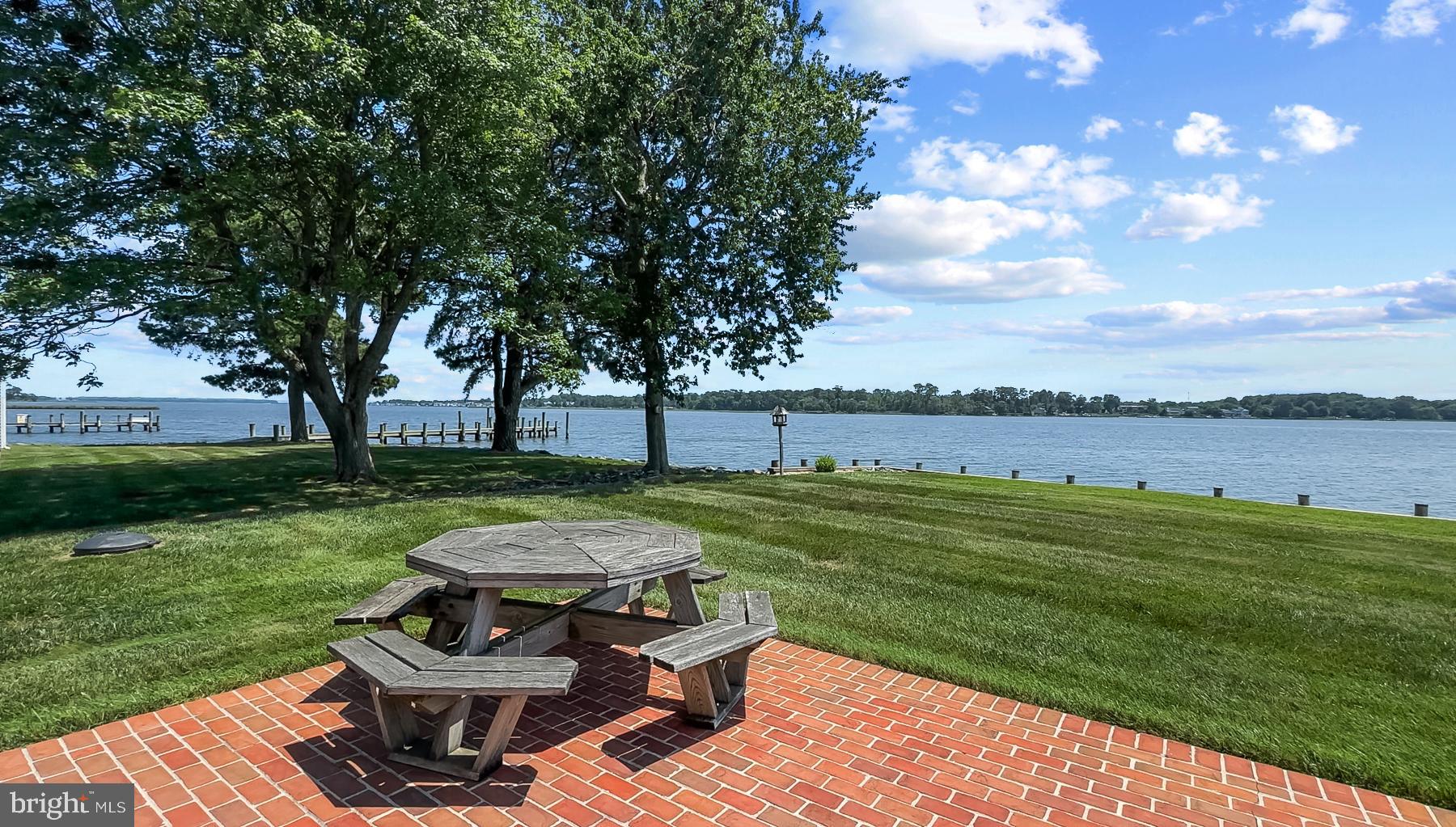 HOLIDAY HARBOR - Residential