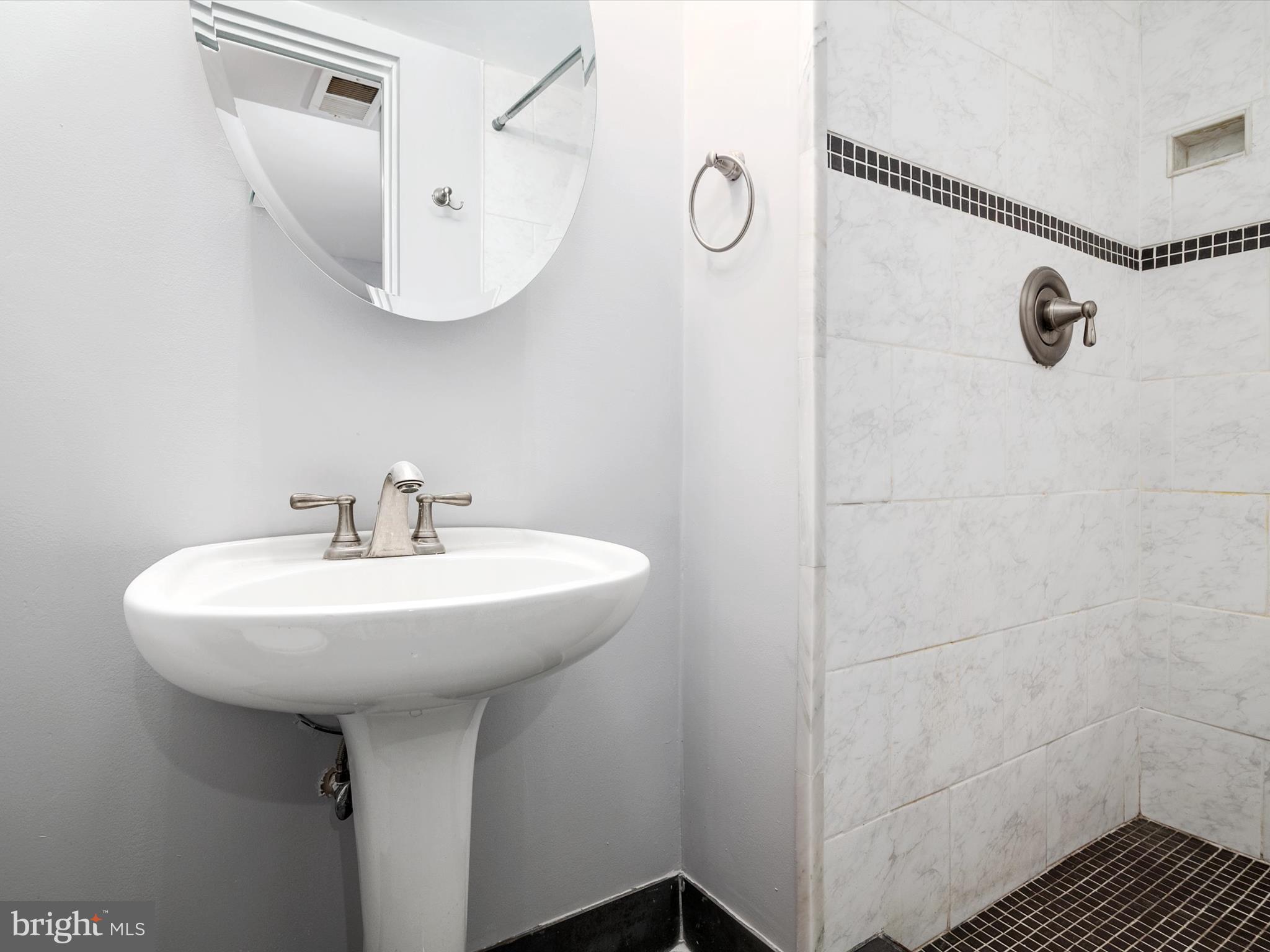 ELIZABETHS LANDING - Residential