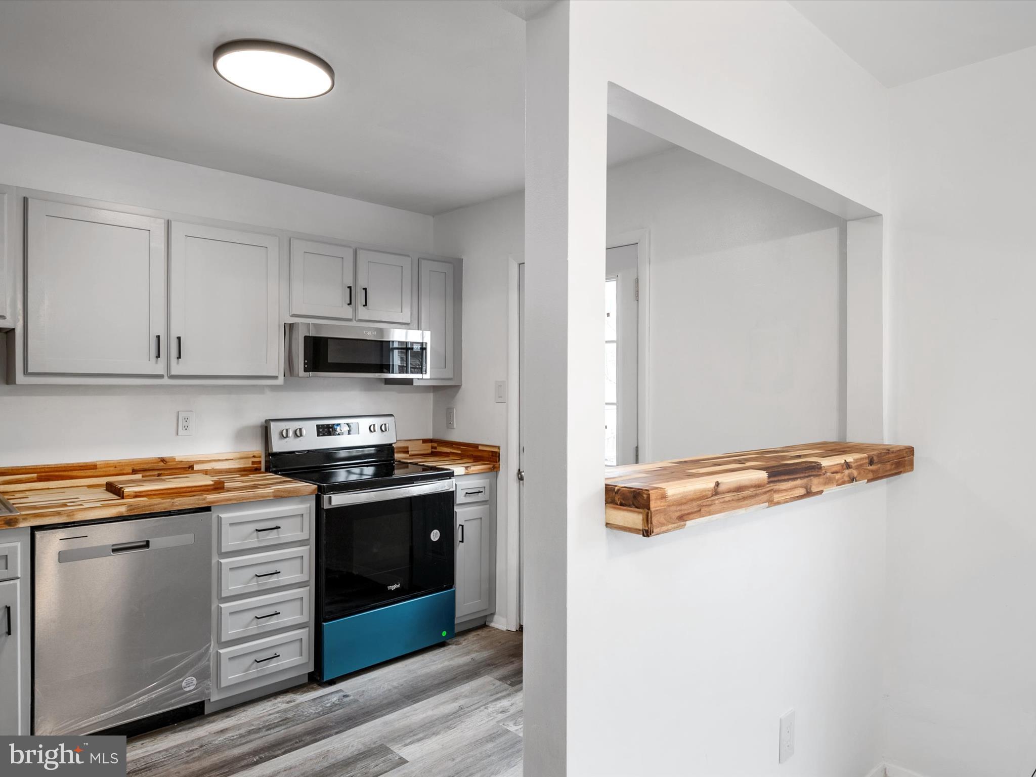 ELIZABETHS LANDING - Residential