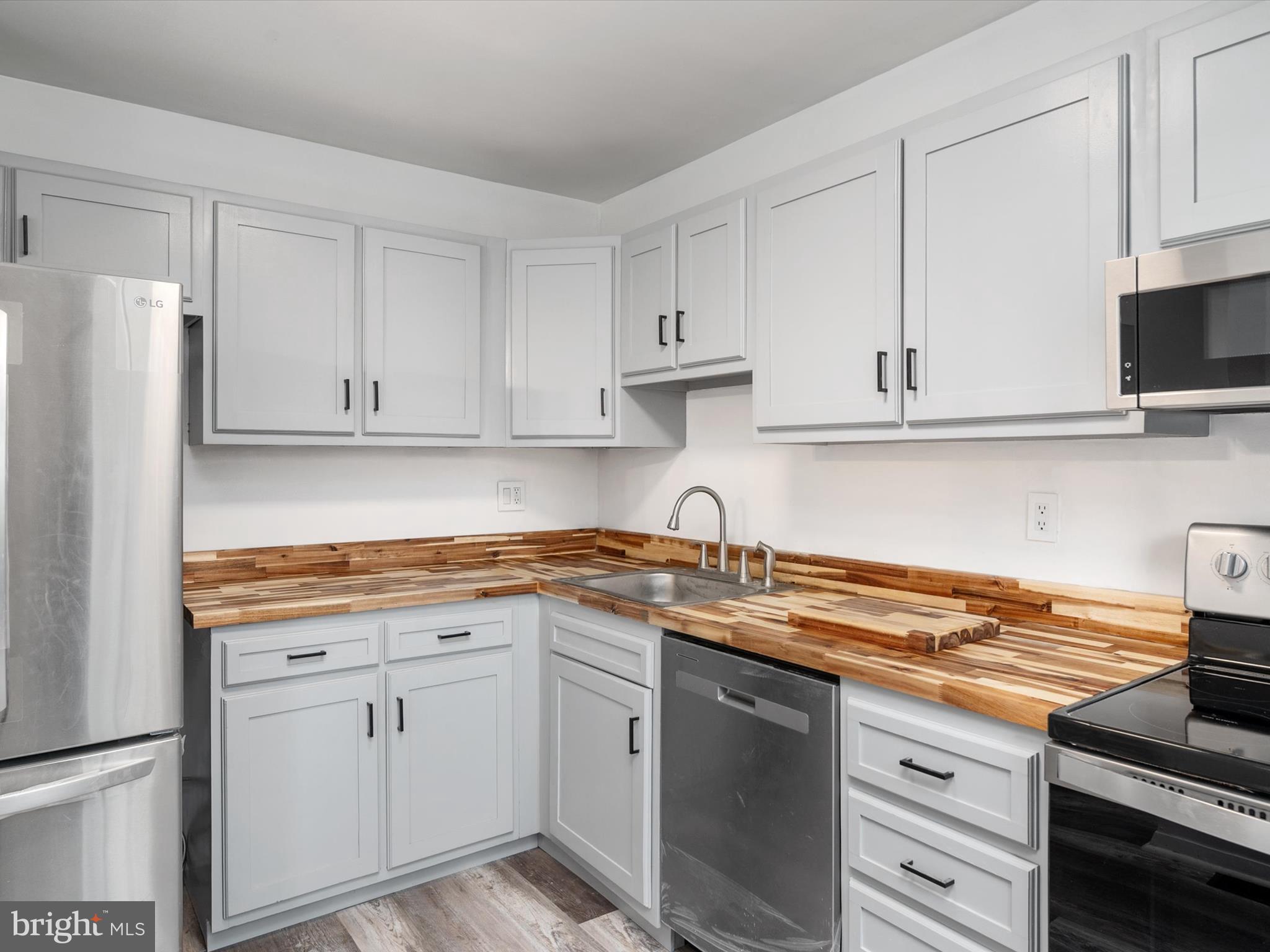 ELIZABETHS LANDING - Residential