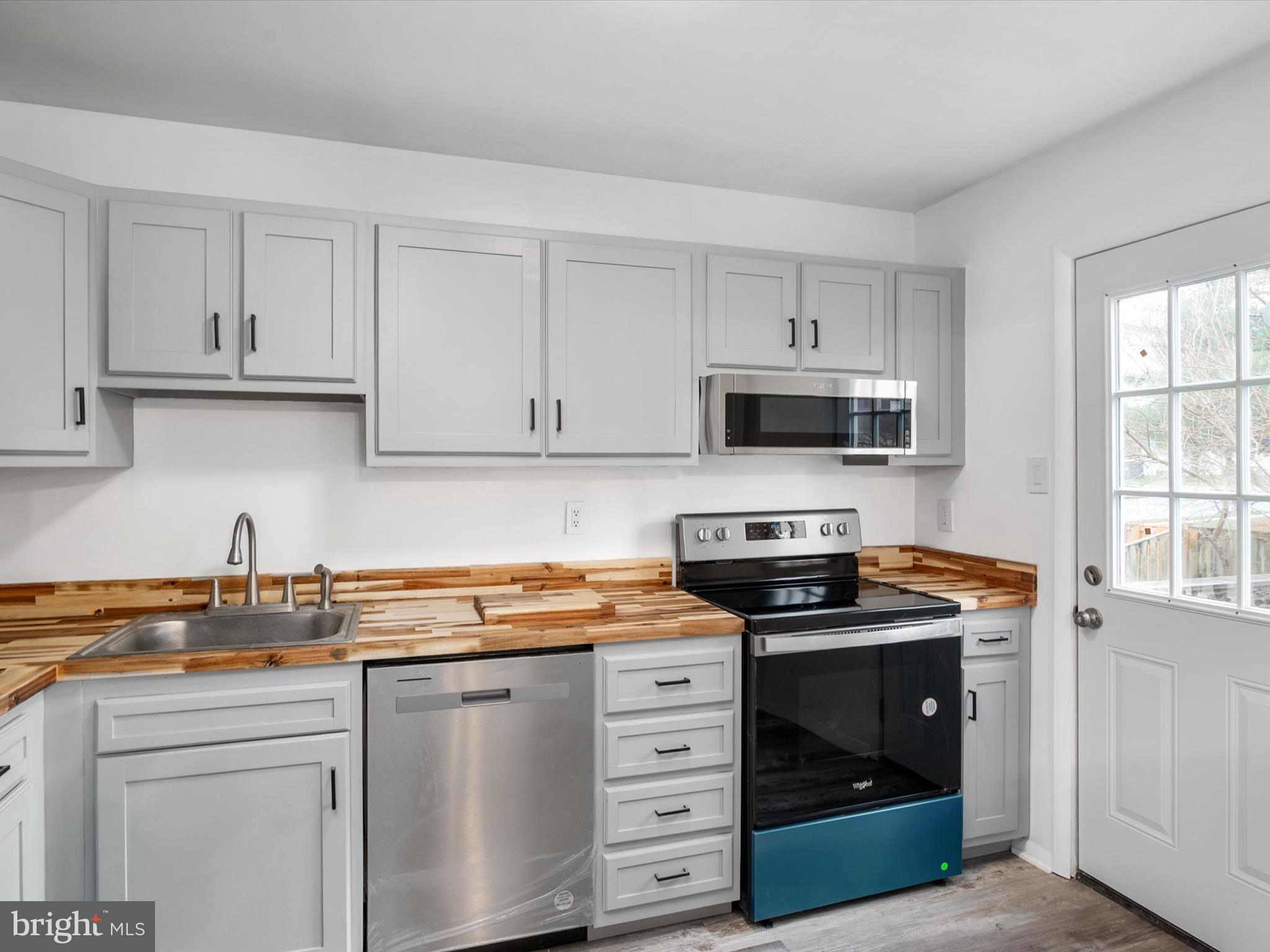 ELIZABETHS LANDING - Residential