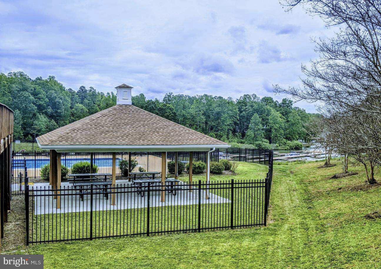 THE WATERS AT LAKE ANNA - Residential