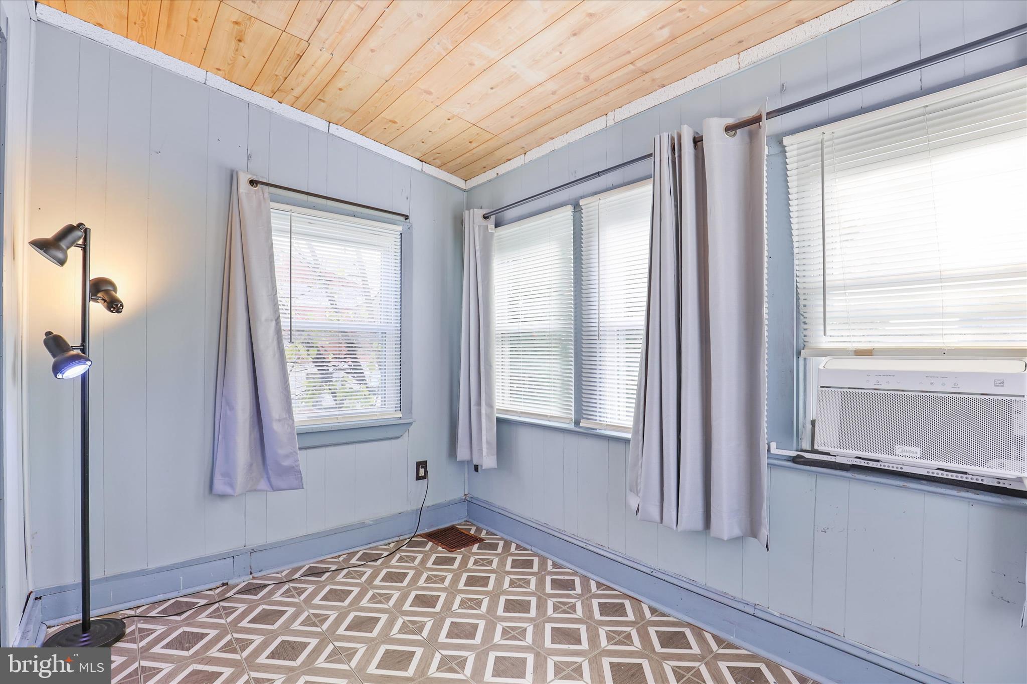 WARD 09 - Residential