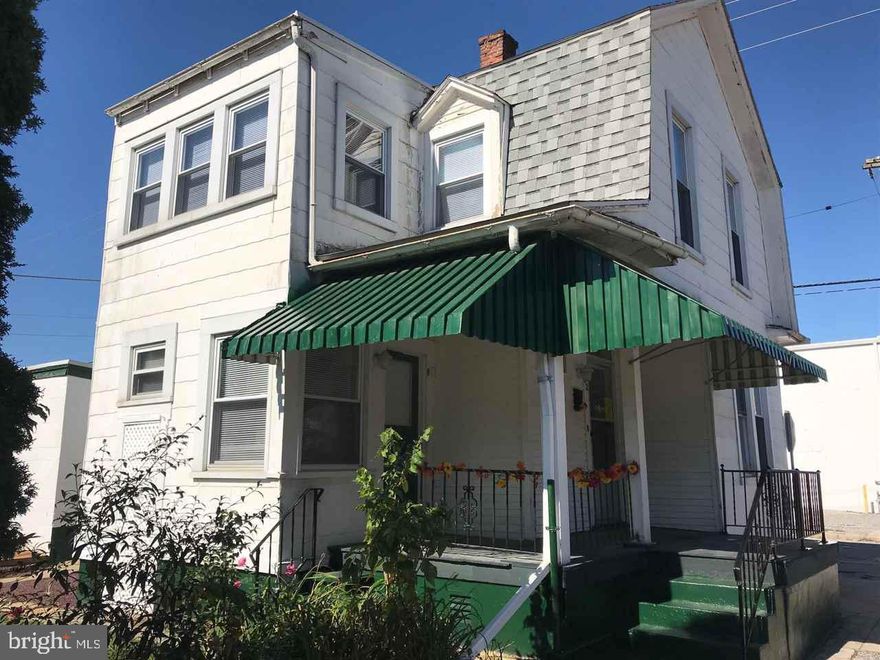 Coming Soon!
Professional photos to be uploaded by 11/3
Where else can you get a: 
Detached
2+ Bedroom Home (with bonus space for Office/Exercise area/Nursery...etc)
1 Full Bath
Off Street parking
Oversized 1 Car garage with workshop area
to Own for Less than you would pay in Rent?
Call today!